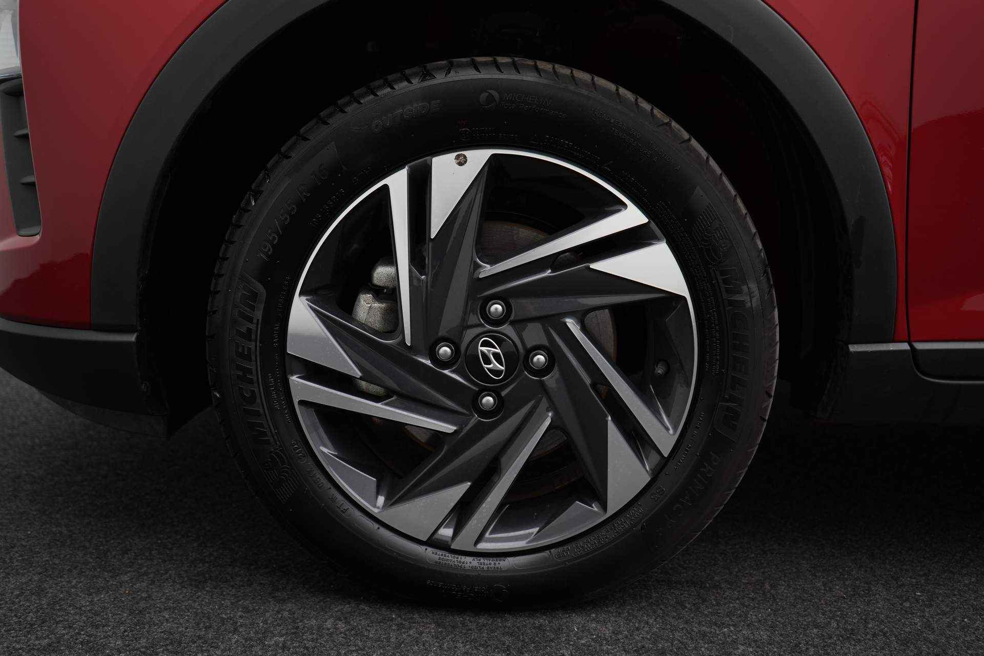 Hyundai Bayon 1.0 T-GDI Comfort met Apple Carplay Navigatie, Airconditioning en Cruise Control Rijklaarprijs! - 32/32