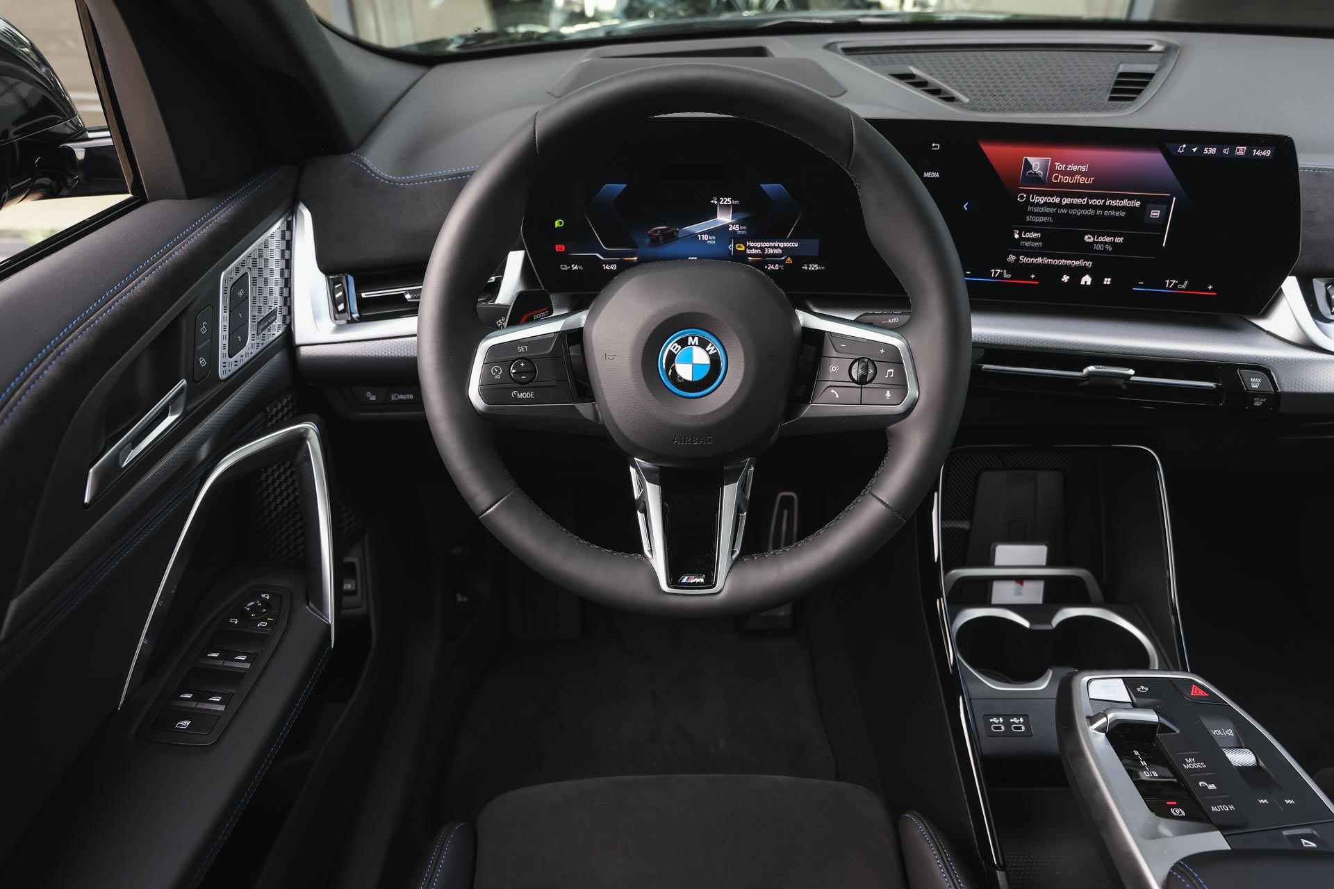 BMW iX2 eDrive20 High Executive M Sport 65kWh / Panoramadak / Trekhaak / Sportstoelen / Parking Assistant Plus / Adaptieve LED / Driving Assistant Professional / Adaptief M Onderstel - 4/36