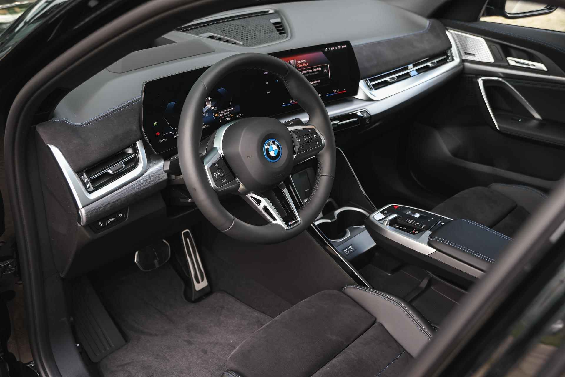 BMW iX2 eDrive20 High Executive M Sport 65kWh / Panoramadak / Trekhaak / Sportstoelen / Parking Assistant Plus / Adaptieve LED / Driving Assistant Professional / Adaptief M Onderstel - 9/36