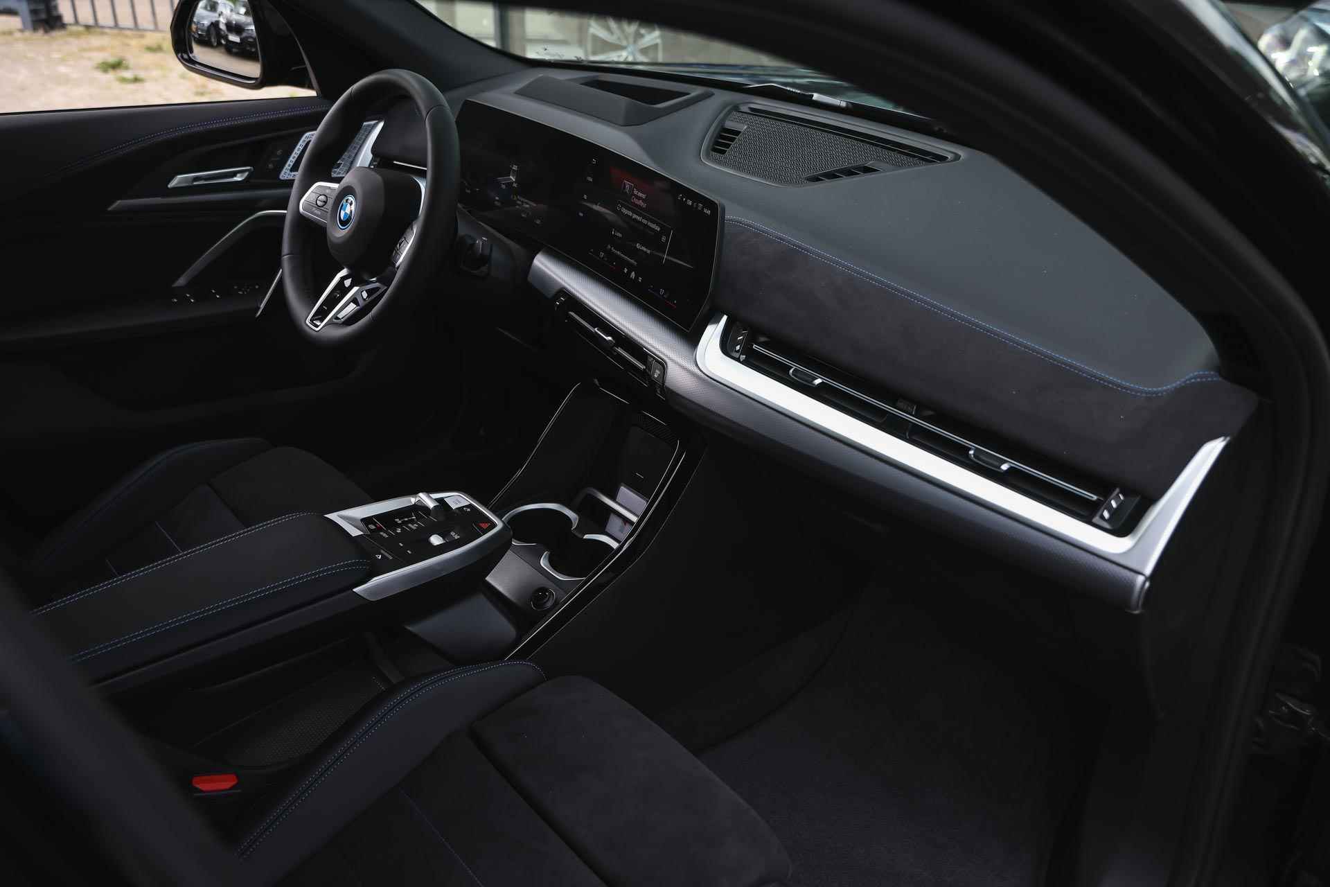 BMW iX2 eDrive20 High Executive M Sport 65kWh / Panoramadak / Trekhaak / Sportstoelen / Parking Assistant Plus / Adaptieve LED / Driving Assistant Professional / Adaptief M Onderstel - 10/36
