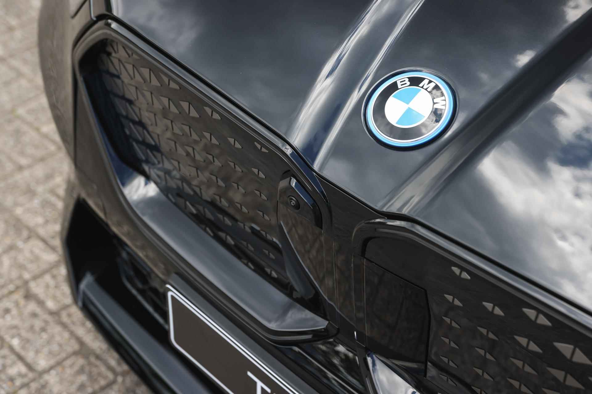 BMW iX2 eDrive20 High Executive M Sport 65kWh / Panoramadak / Trekhaak / Sportstoelen / Parking Assistant Plus / Adaptieve LED / Driving Assistant Professional / Adaptief M Onderstel - 28/36