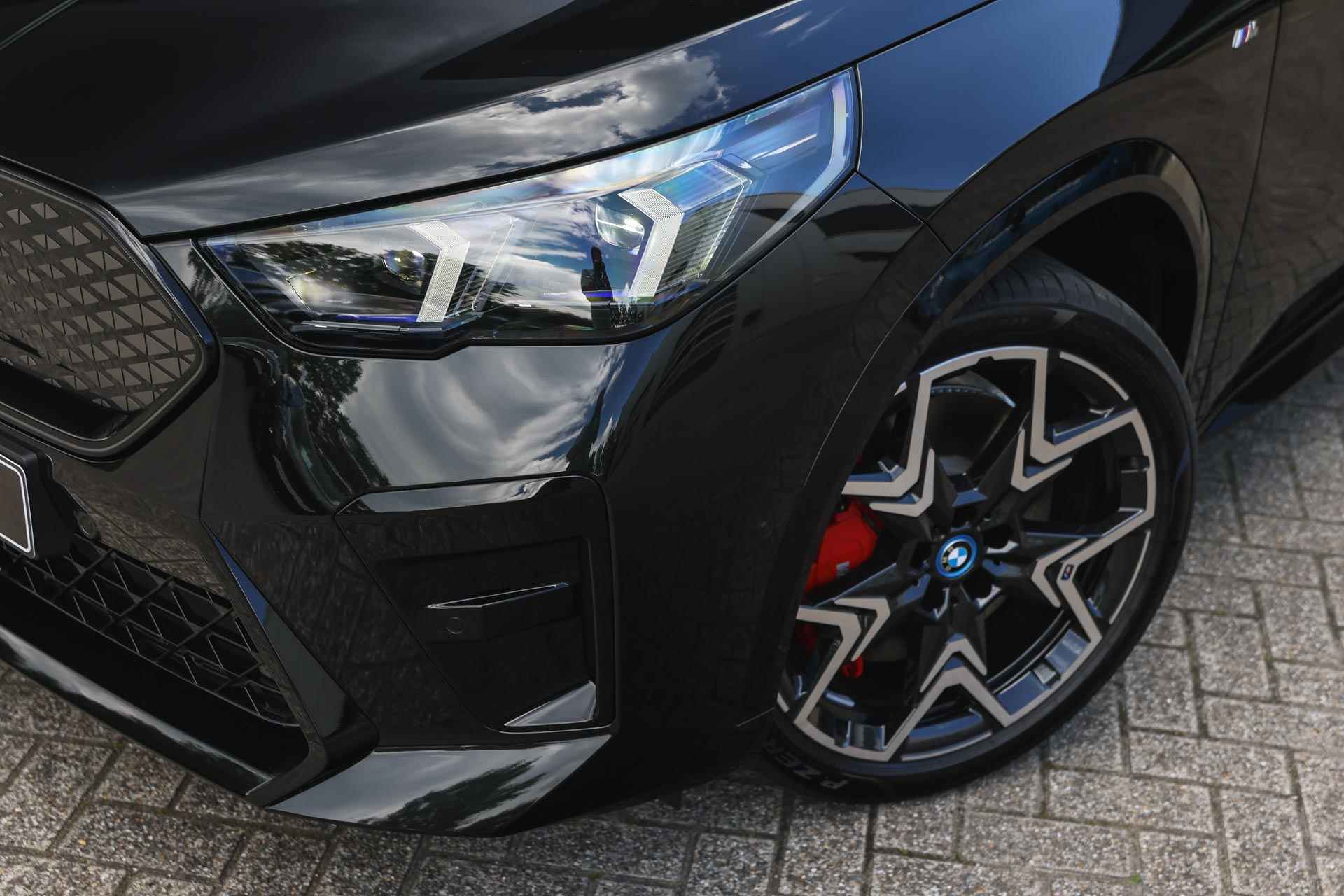 BMW iX2 eDrive20 High Executive M Sport 65kWh / Panoramadak / Trekhaak / Sportstoelen / Parking Assistant Plus / Adaptieve LED / Driving Assistant Professional / Adaptief M Onderstel - 29/36
