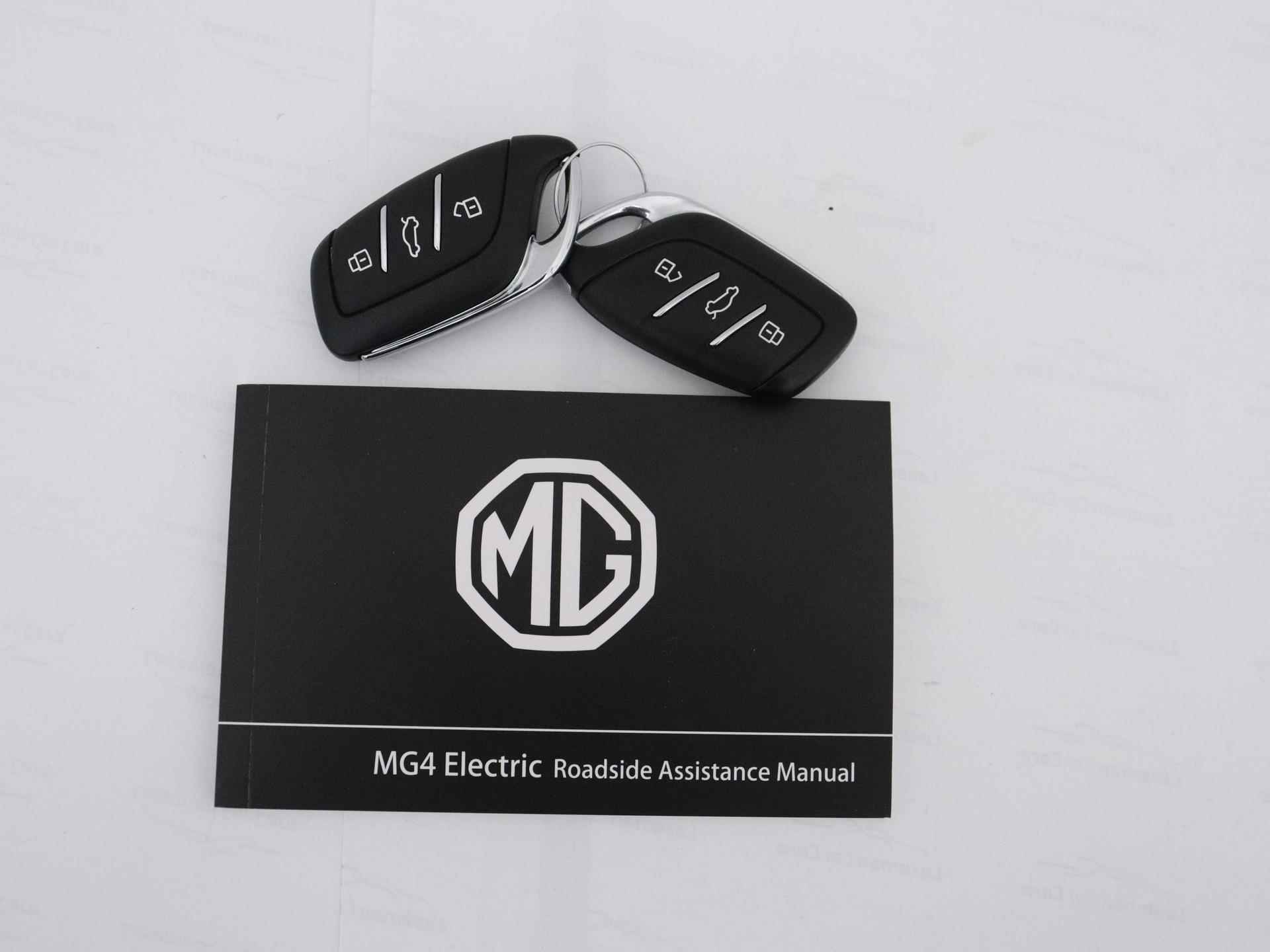 MG 4 Luxury 64 kWh | WLTP 435KM | Afneembare Trekhaak | Navigatie | ACC | 360° Cam| Stoel + Stuur Verwarming | Warmtepomp | Black-Roof | DAB | - 18/20