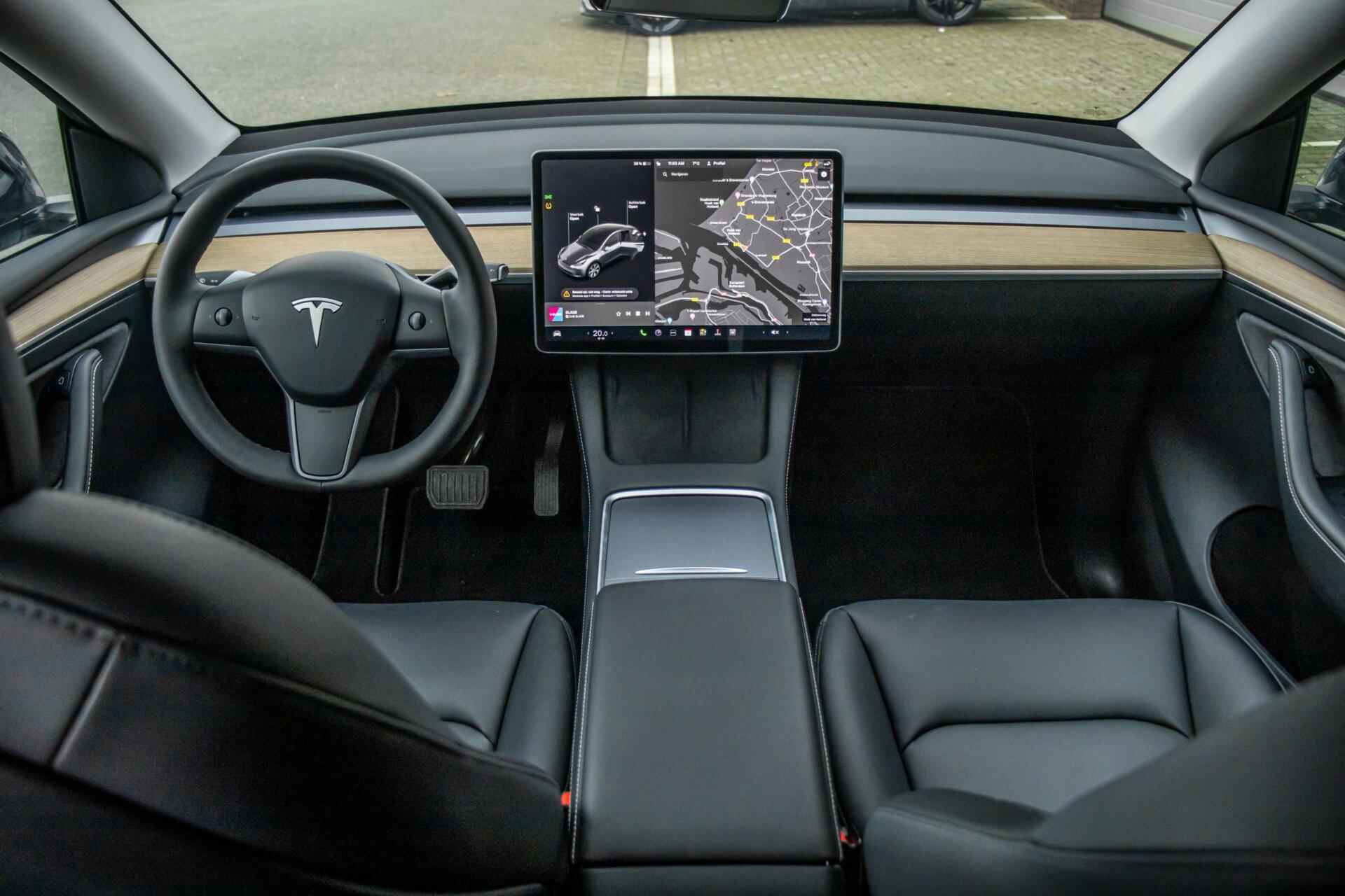 Tesla Model Y Long Range AWD 75 kWh, Autopilot, NAP, Leder - 12/26