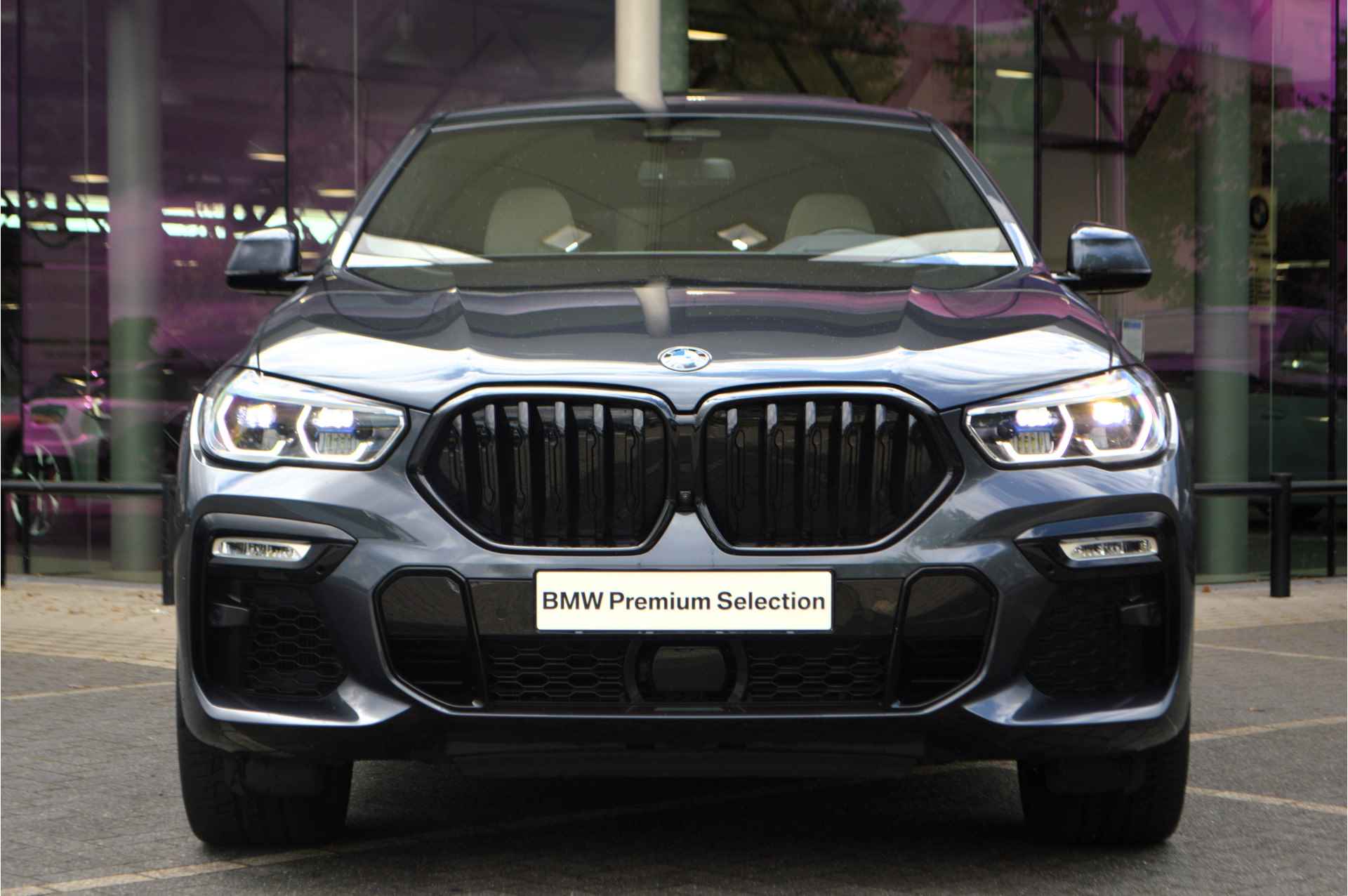 BMW X6 M50i High Executive Automaat / Panoramadak Sky Lounge / Laserlight / Bowers & Wilkins / Parking Assistant Plus / Adaptief M Onderstel / Stoelventilatie - 6/37