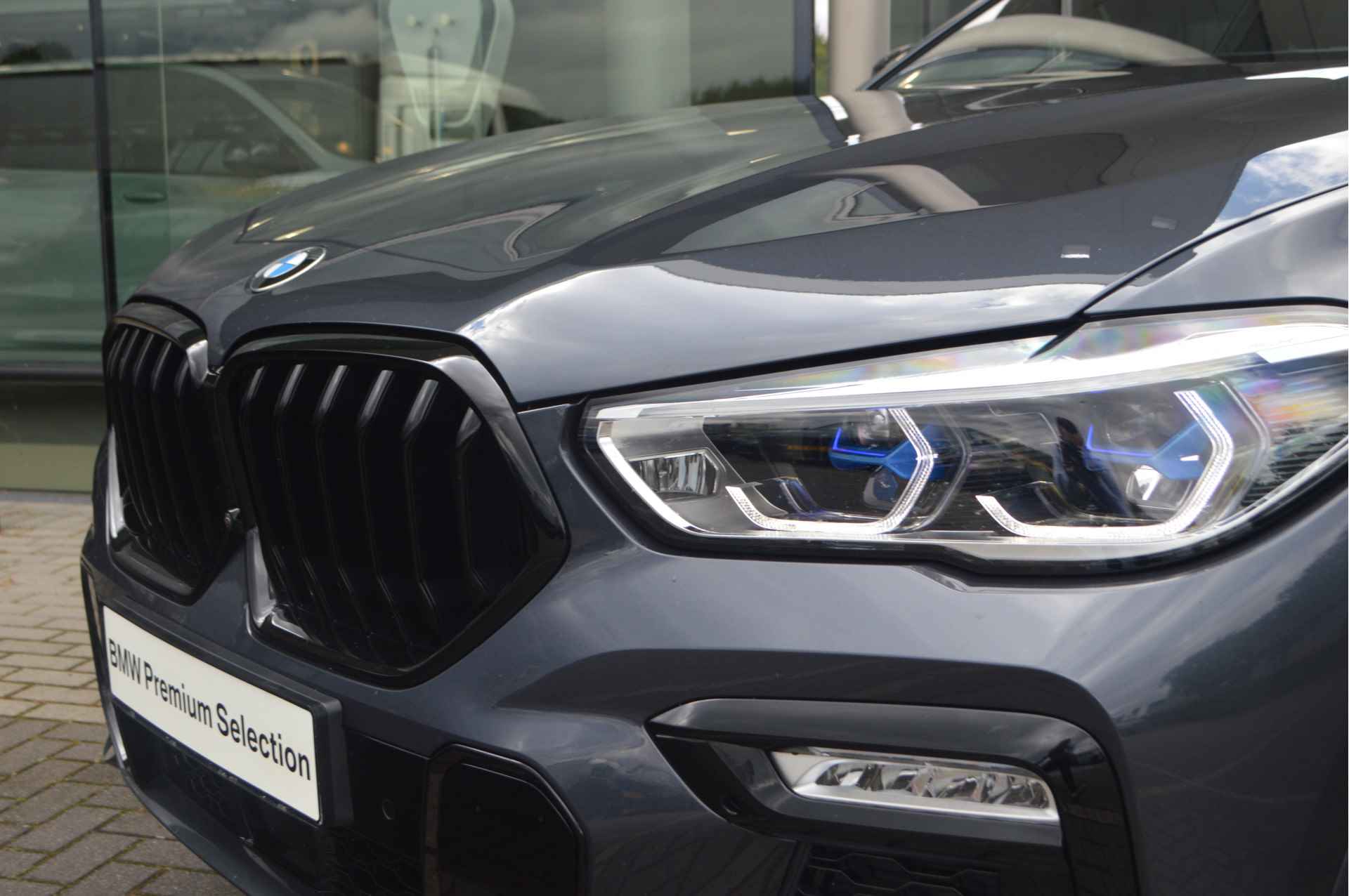 BMW X6 M50i High Executive Automaat / Panoramadak Sky Lounge / Laserlight / Bowers & Wilkins / Parking Assistant Plus / Adaptief M Onderstel / Stoelventilatie - 22/37