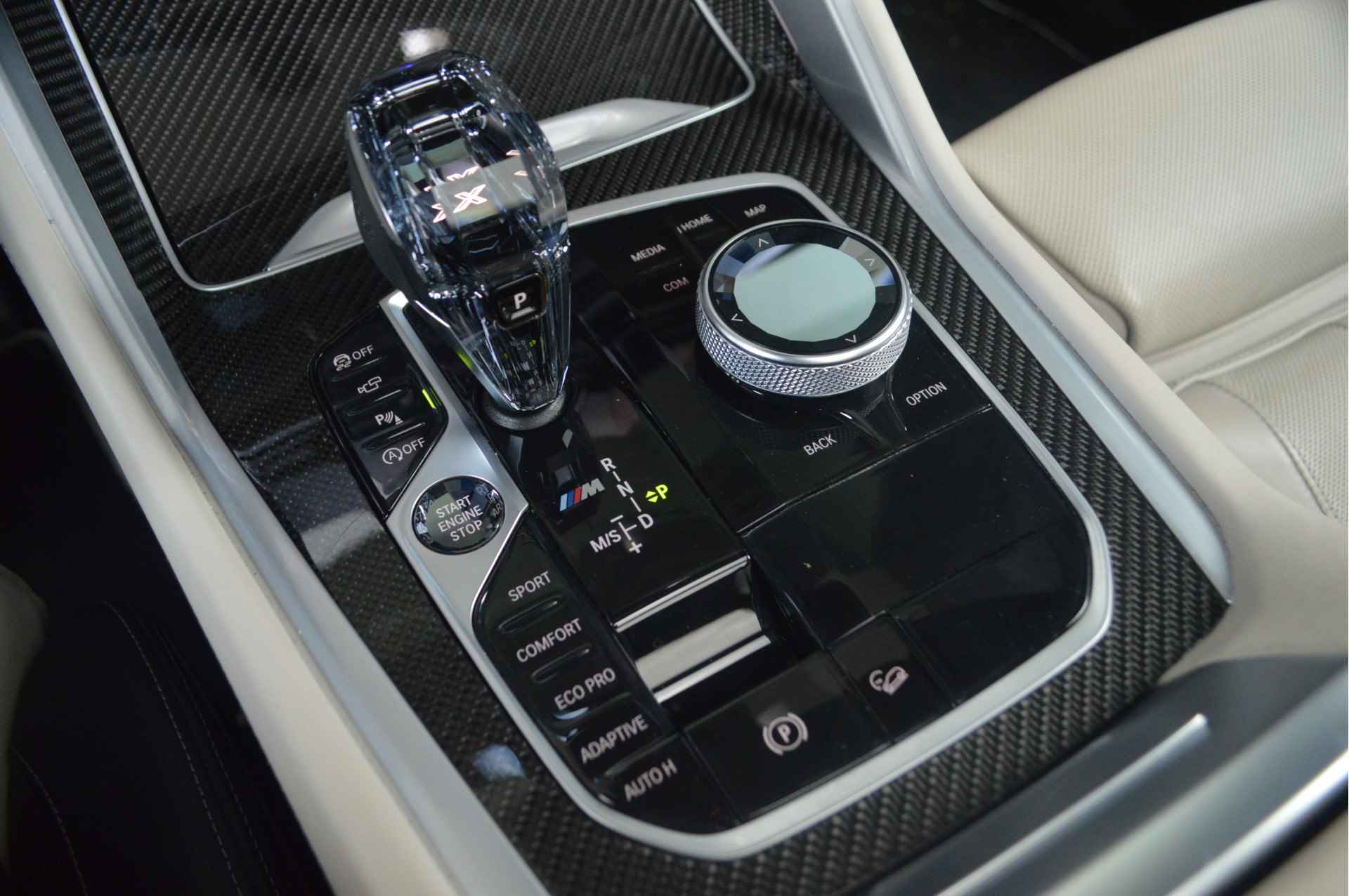 BMW X6 M50i High Executive Automaat / Panoramadak Sky Lounge / Laserlight / Bowers & Wilkins / Parking Assistant Plus / Adaptief M Onderstel / Stoelventilatie - 24/37