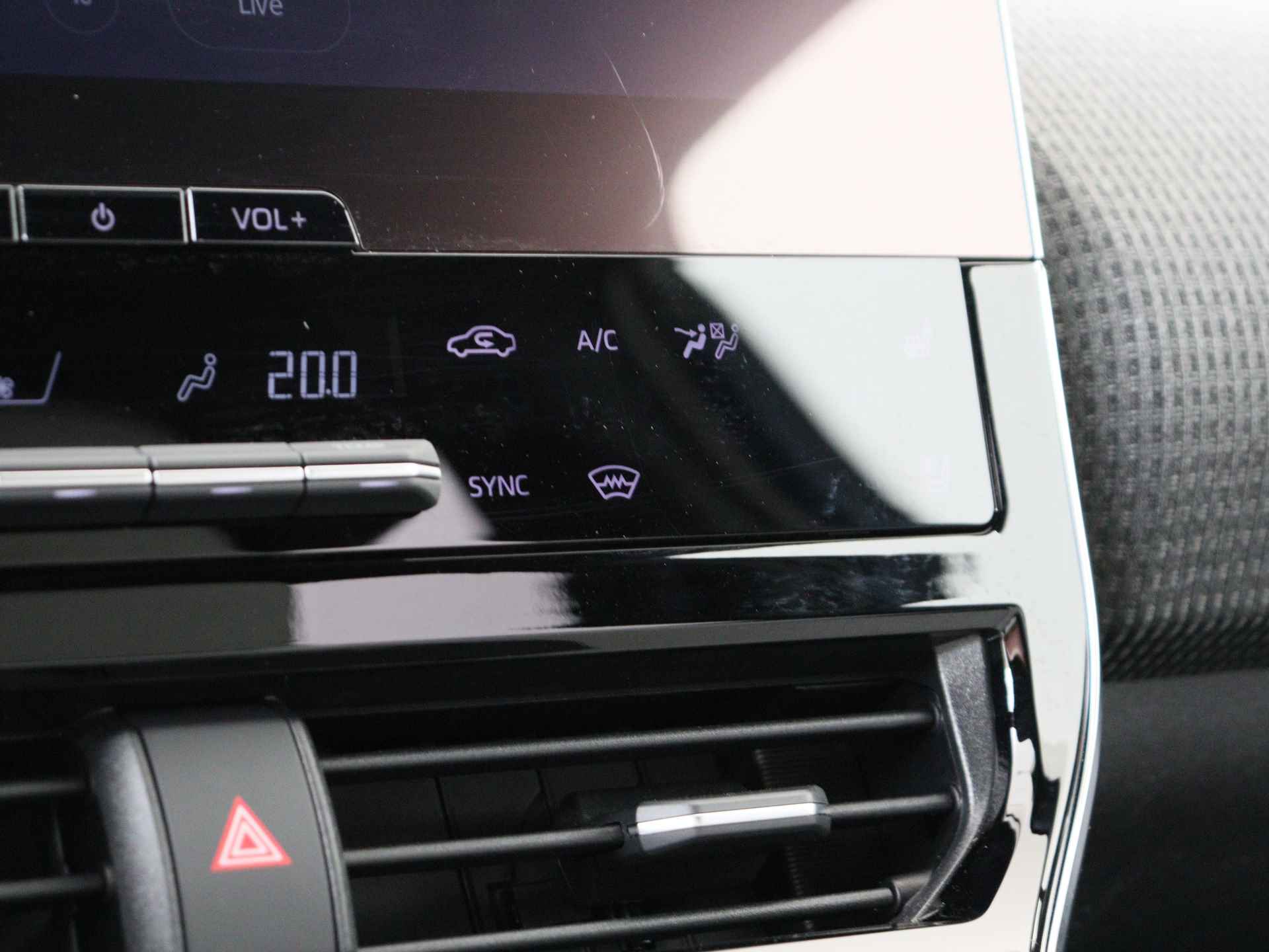 Toyota Bz4x Premium 4WD 71 kWh 3 Fase | JBL | 360 camera Systeem | Dodehoekdetectie | Stoelverwarming/koeling + stuurverwarming | voorruit verwarming - 56/60