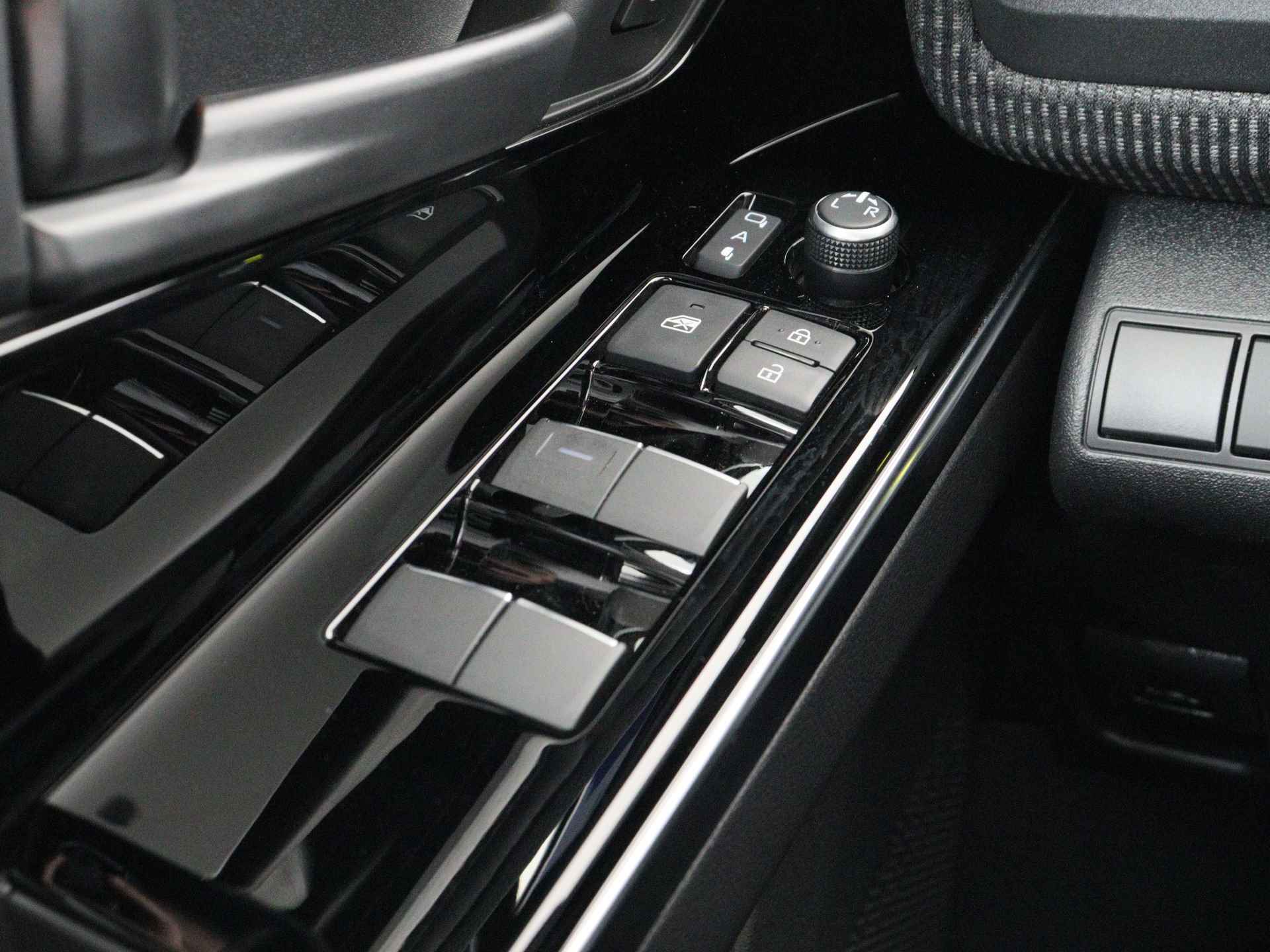 Toyota Bz4x Premium 4WD 71 kWh 3 Fase | JBL | 360 camera Systeem | Dodehoekdetectie | Stoelverwarming/koeling + stuurverwarming | voorruit verwarming - 26/60