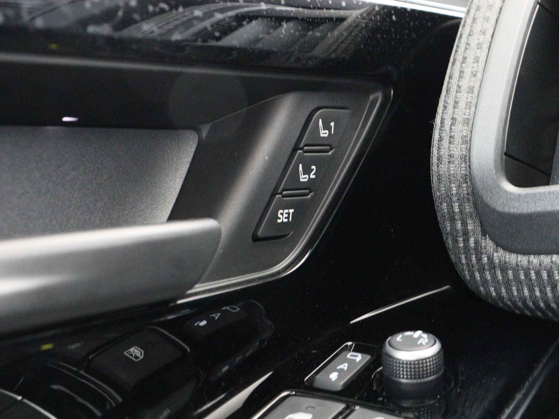 Toyota Bz4x Premium 4WD 71 kWh 3 Fase | JBL | 360 camera Systeem | Dodehoekdetectie | Stoelverwarming/koeling + stuurverwarming | voorruit verwarming - 51/60