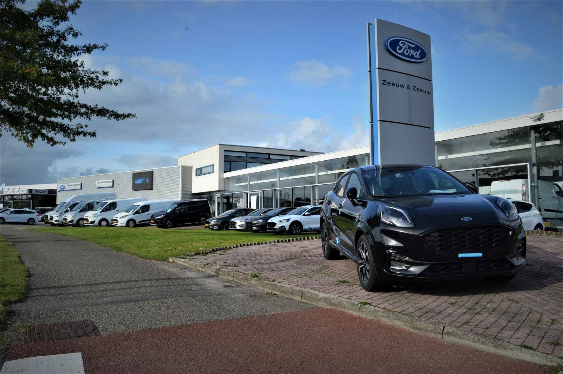 Ford Capri Premium Ext Range AWD 79 kWh  | Nieuw te bestellen bij Zeeuw & Zeeuw Ford Alphen | Prijs inclusief 2400 euro Ford Voordeel | Financiering via Ford Options mogelijk | Automaat - 19/21