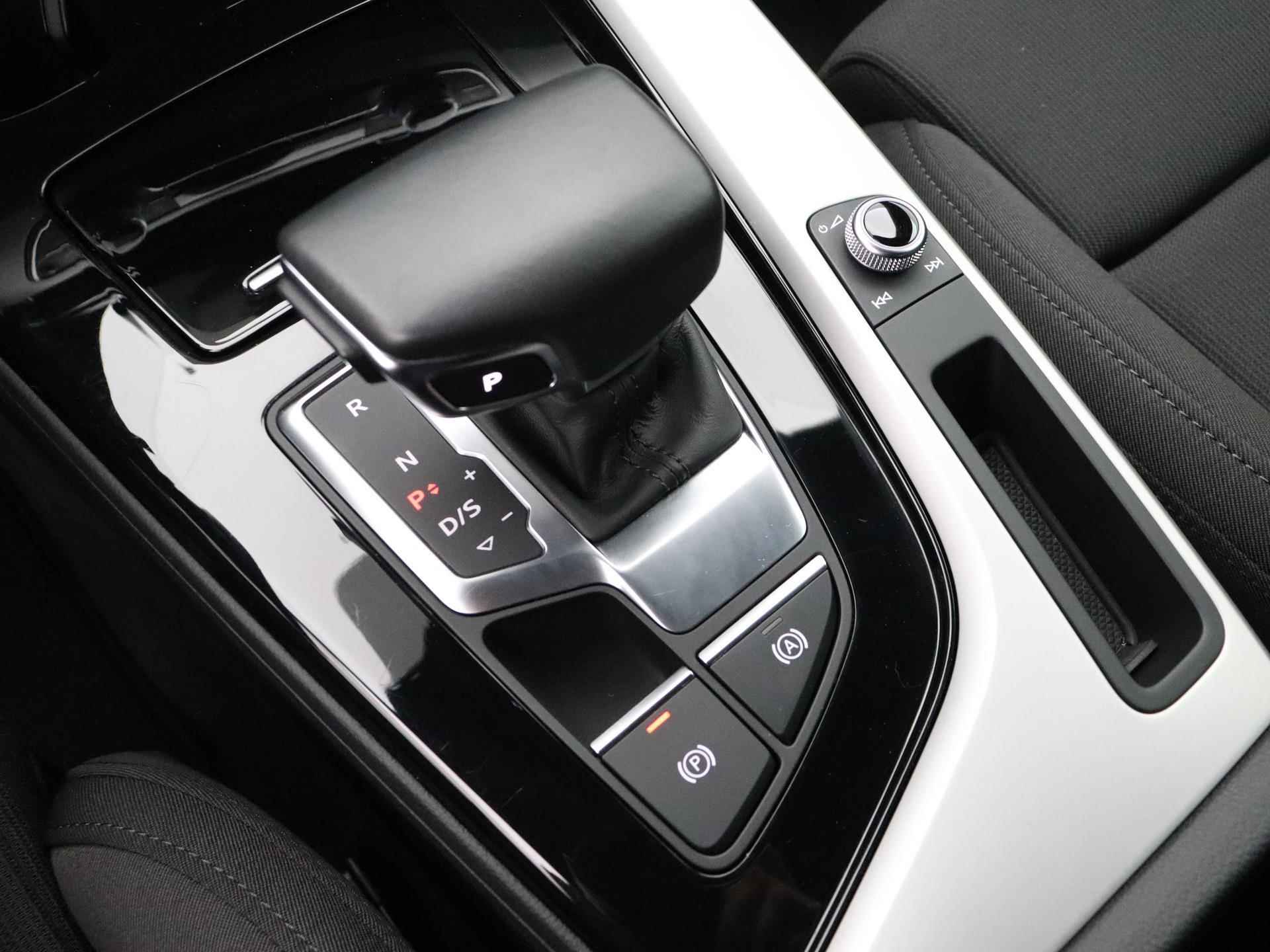 Audi A4 Limousine 35 TFSI Advanced Edition | Navigatie | Stoelverwarming | LED | Carplay | Cruise Control | Climate Control - 31/36