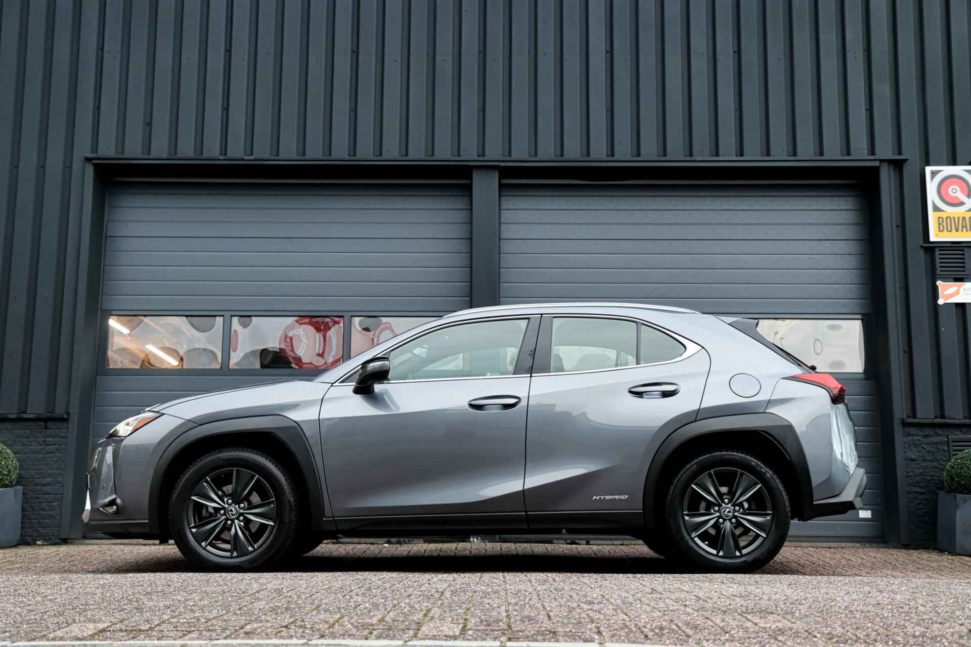 Lexus UX 250h Business Line /LED/STOELVERW./KEYLESS/CAMERA/CARPLAY! - 2/23