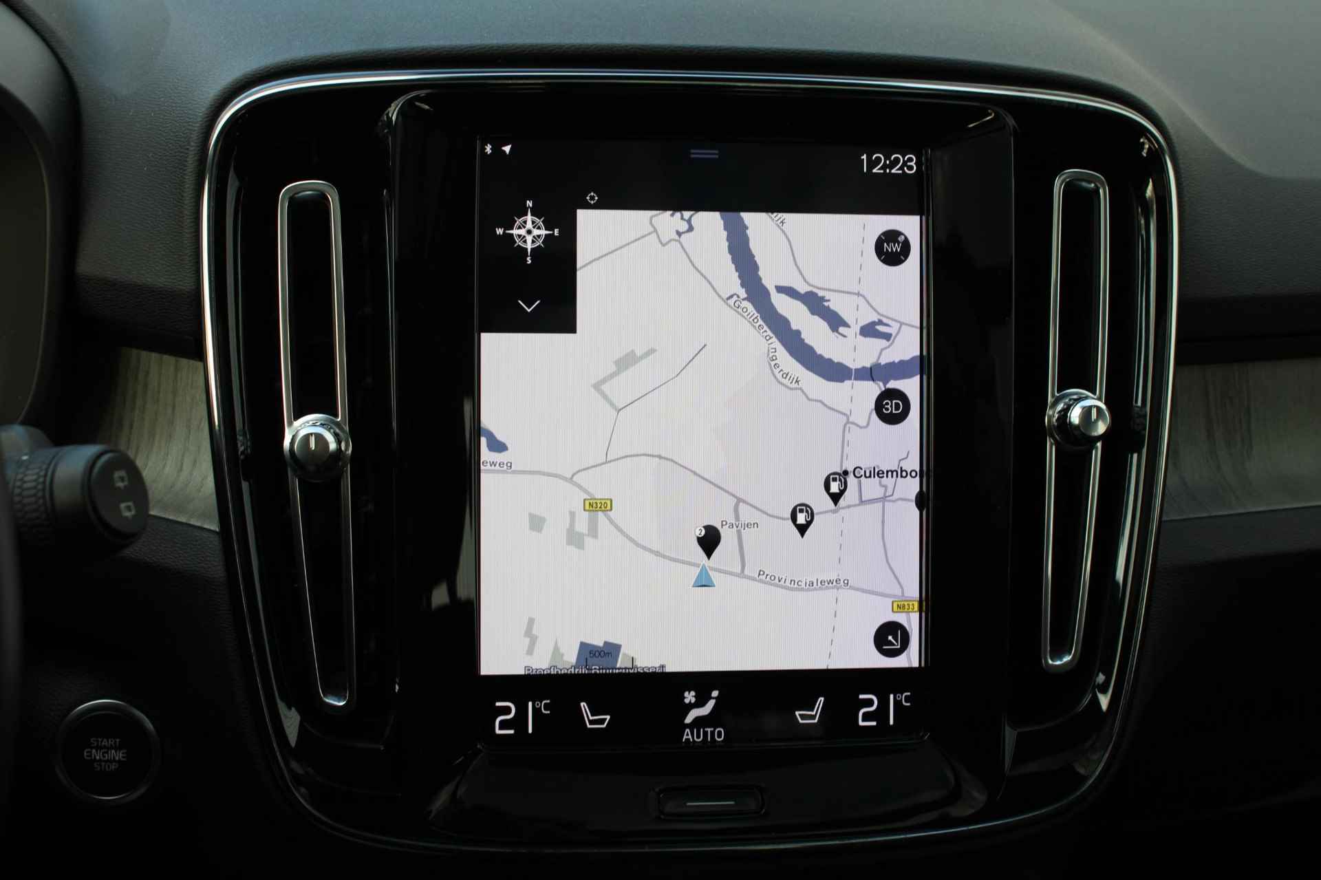 Volvo XC40 T4 AWD Inscription, Panoramadak, Achteruitrijcamera, Full map navigatie, Lederen bekleding, Elektrisch bedienbare bestuurdersstoel met geheugenfunctie, Semi elektrische trekhaak, Adaptieve Cruise control, Pilot assist, Harman/Kardon premium audio - 15/35