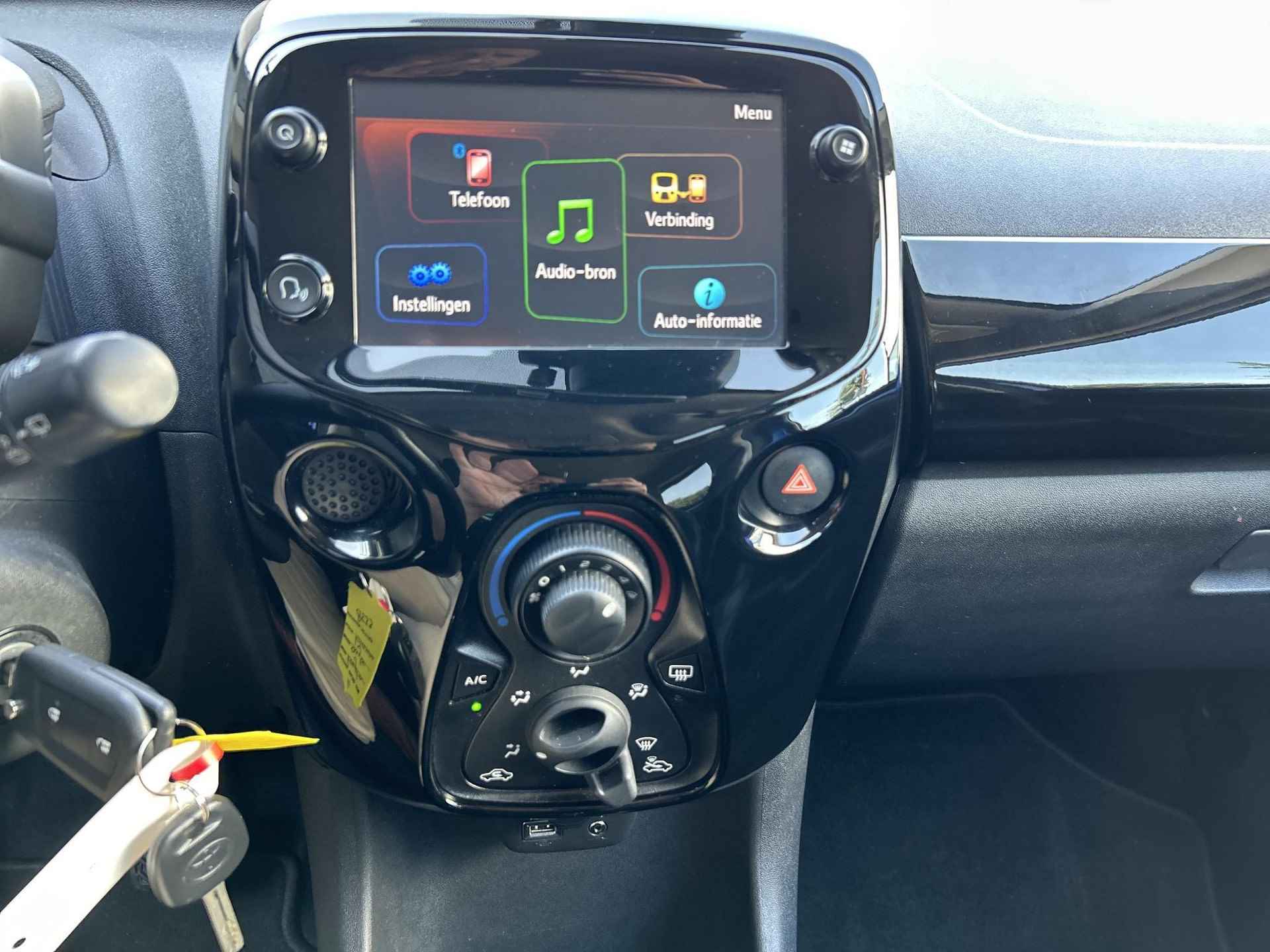 Toyota Aygo 1.0 VVT-i x-cite (Carplay Navigatie - Parkeercamera) - 19/21