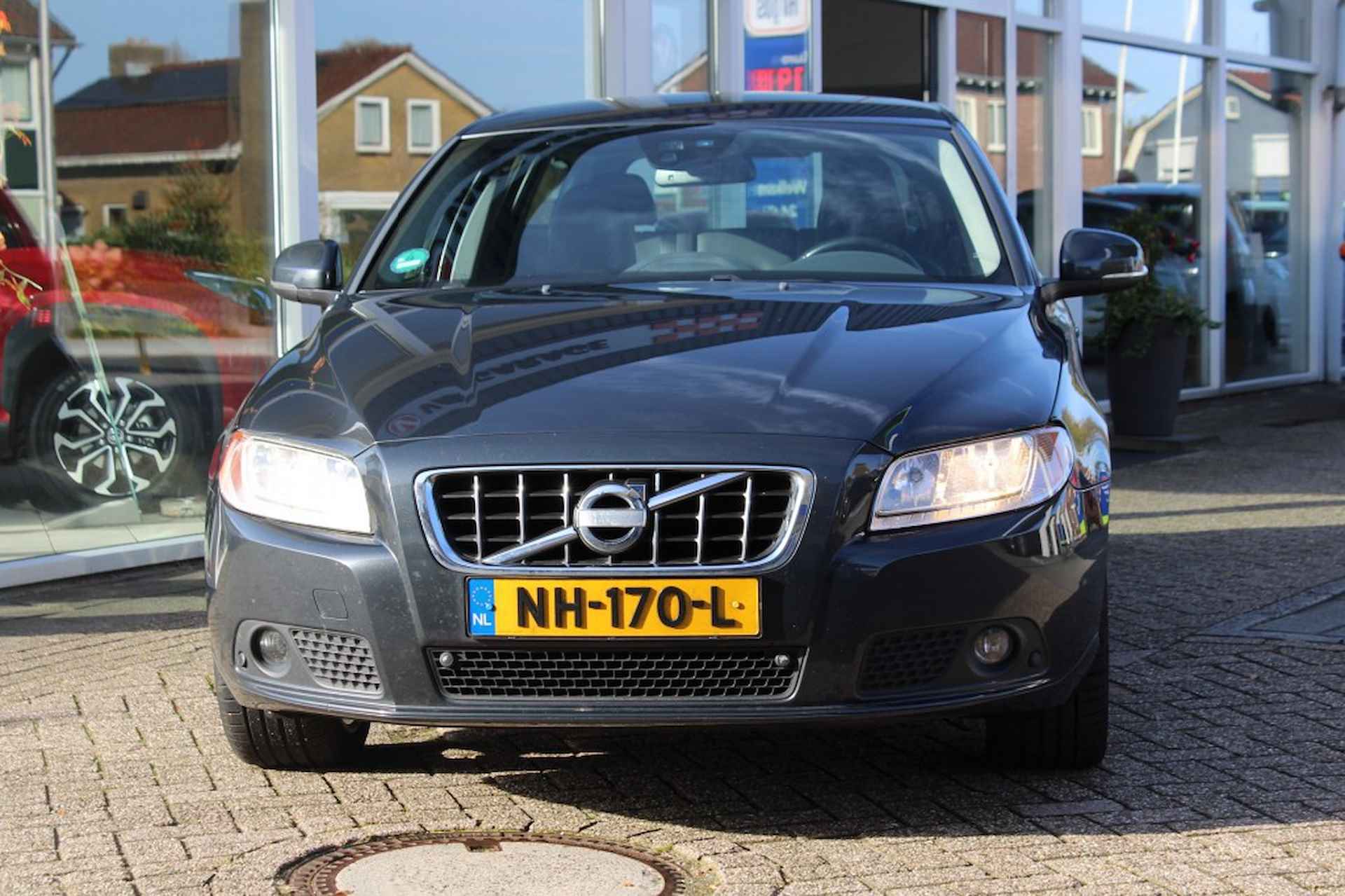 VOLVO V70 1.6 T4 MOMENTUM - 2/18