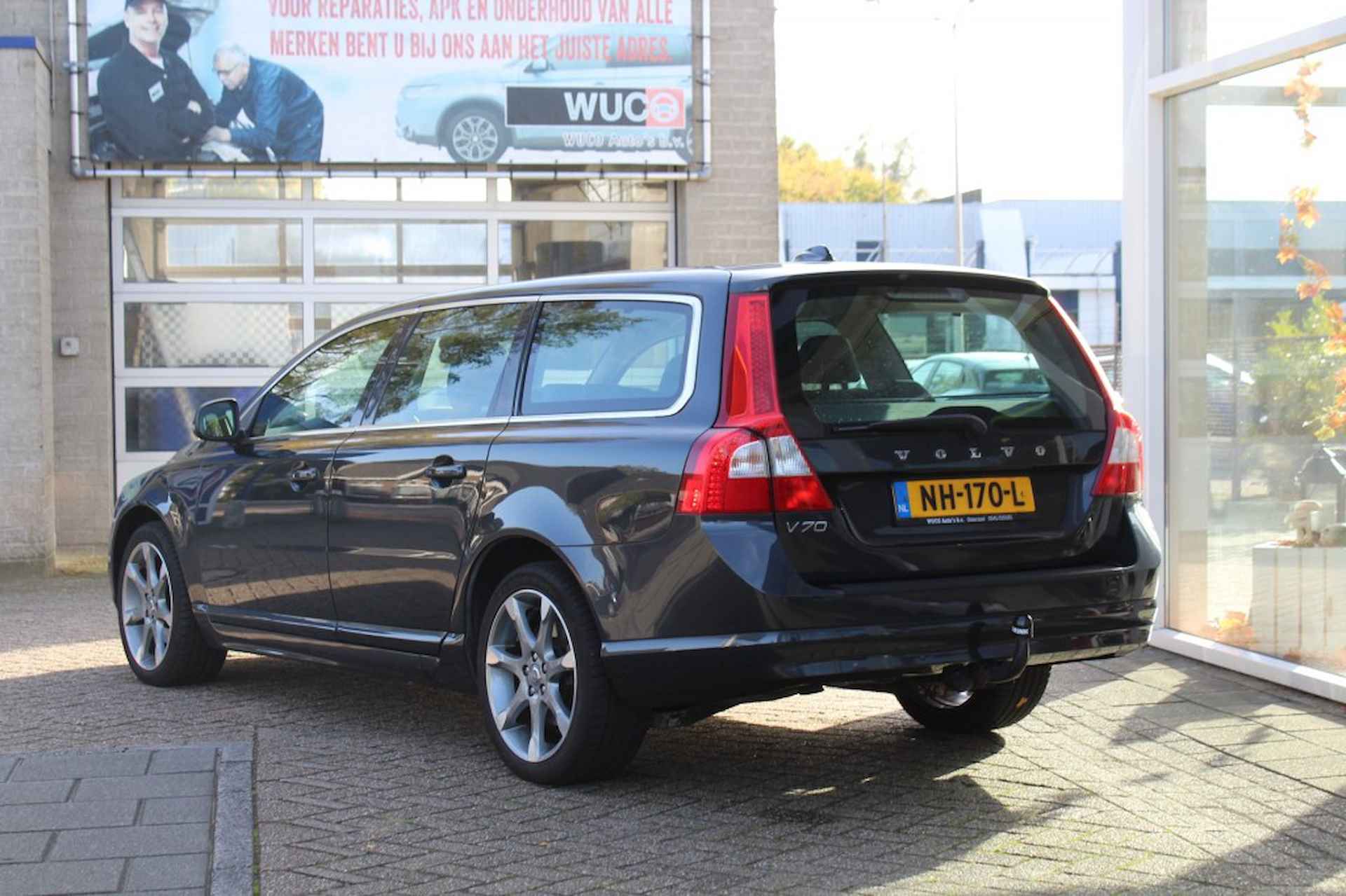 VOLVO V70 1.6 T4 MOMENTUM - 4/18