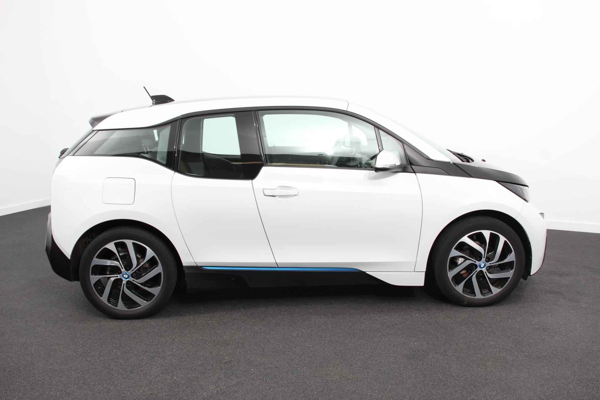 BMW i3 Basis Comfort Advance € 2000,- subsidie particulier 2024 mogelijk! | Navigatie | Climate Control | Lichtmetalen velgen | Led | Stoelverwarming - 6/28