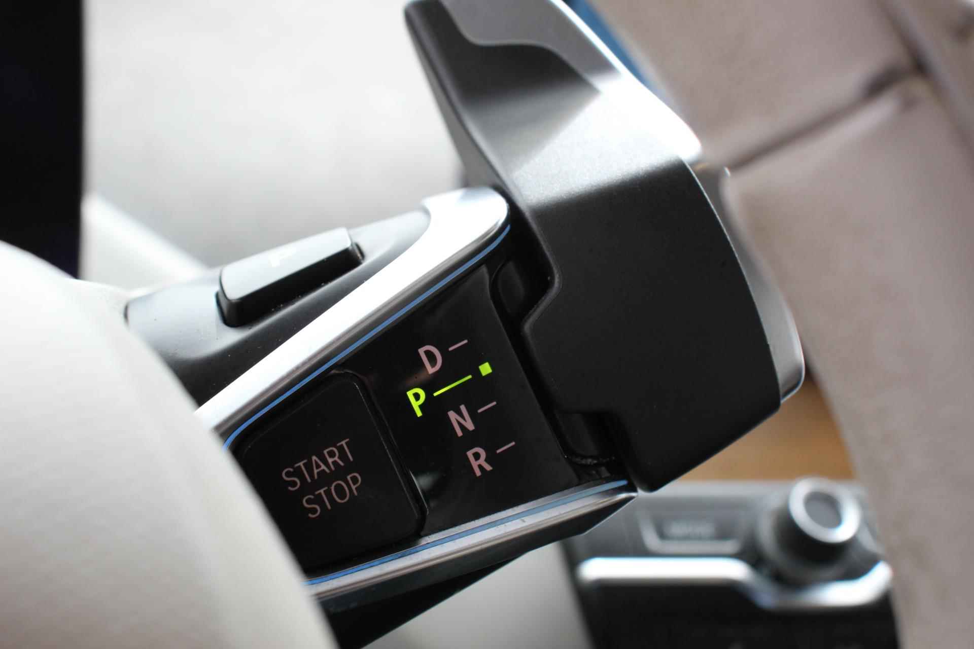 BMW i3 Basis Comfort Advance € 2000,- subsidie particulier 2024 mogelijk! | Navigatie | Climate Control | Lichtmetalen velgen | Led | Stoelverwarming - 20/28