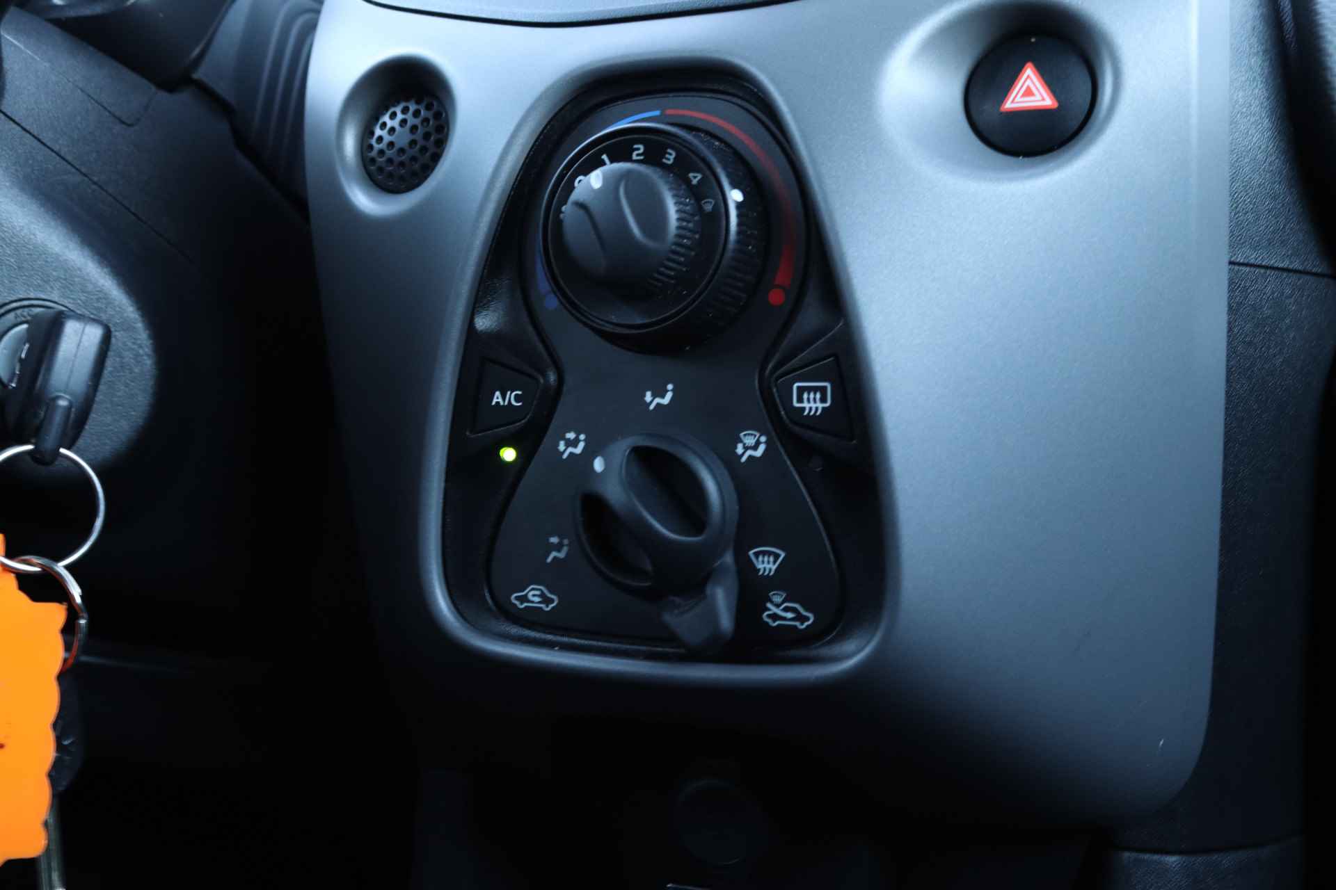 Peugeot 108 5-deurs Active 1.0 VTi 72pk Automaat | Radio | Airco | Elektr. ramen - 18/26