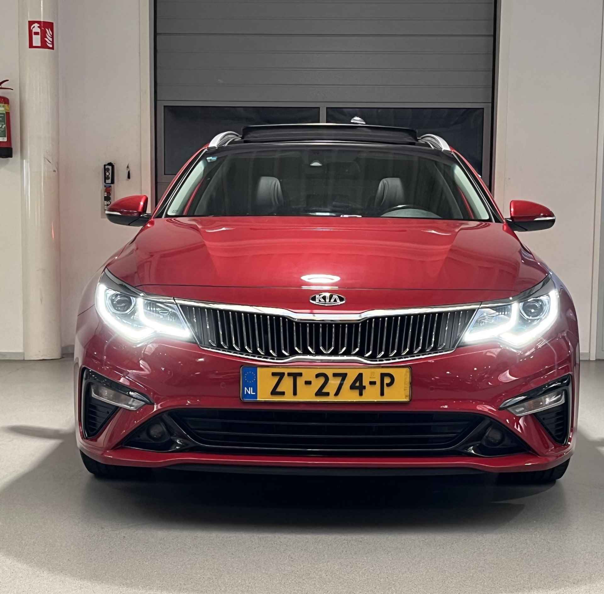 Kia Optima Sportswagon 1.6 T-GDI DynamicPlusLine | Navi | Parkeersensoren voor + Achter | 17”Lichtmetalen Velgen | Cruise Control | Parkeercamera achter | Licht + Regensensor | Elektrisch Verstelbare bestuurdersstoel met geheugen | Elektrisch bedienbare Achterklep - 2/33