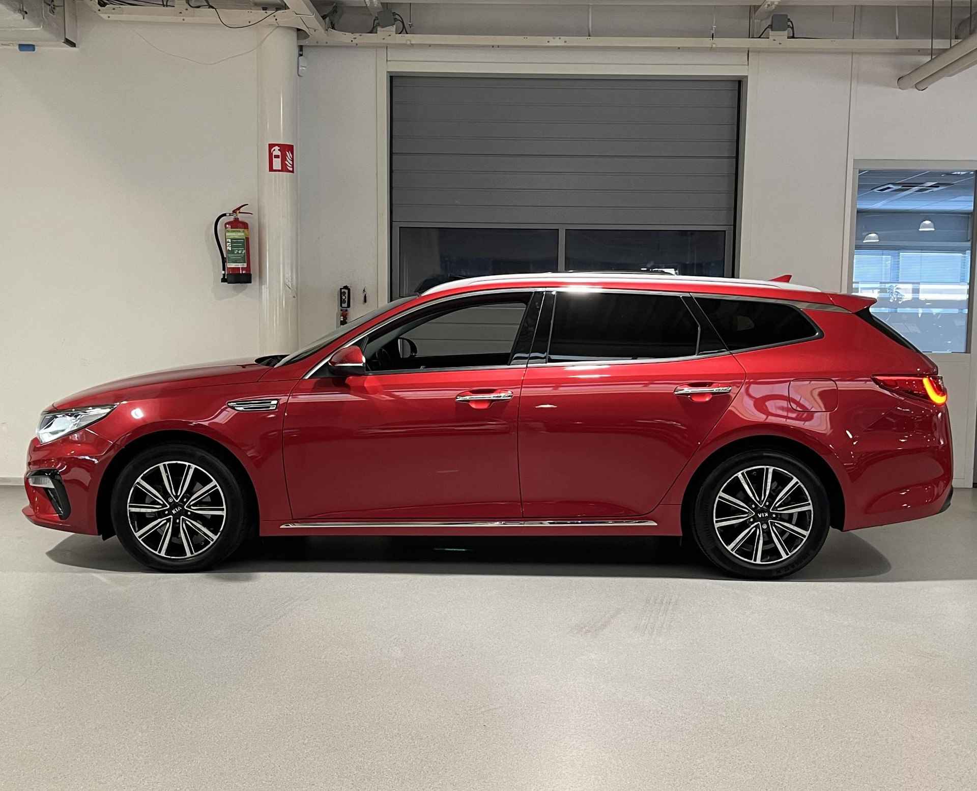 Kia Optima Sportswagon 1.6 T-GDI DynamicPlusLine | Navi | Parkeersensoren voor + Achter | 17”Lichtmetalen Velgen | Cruise Control | Parkeercamera achter | Licht + Regensensor | Elektrisch Verstelbare bestuurdersstoel met geheugen | Elektrisch bedienbare Achterklep - 4/33