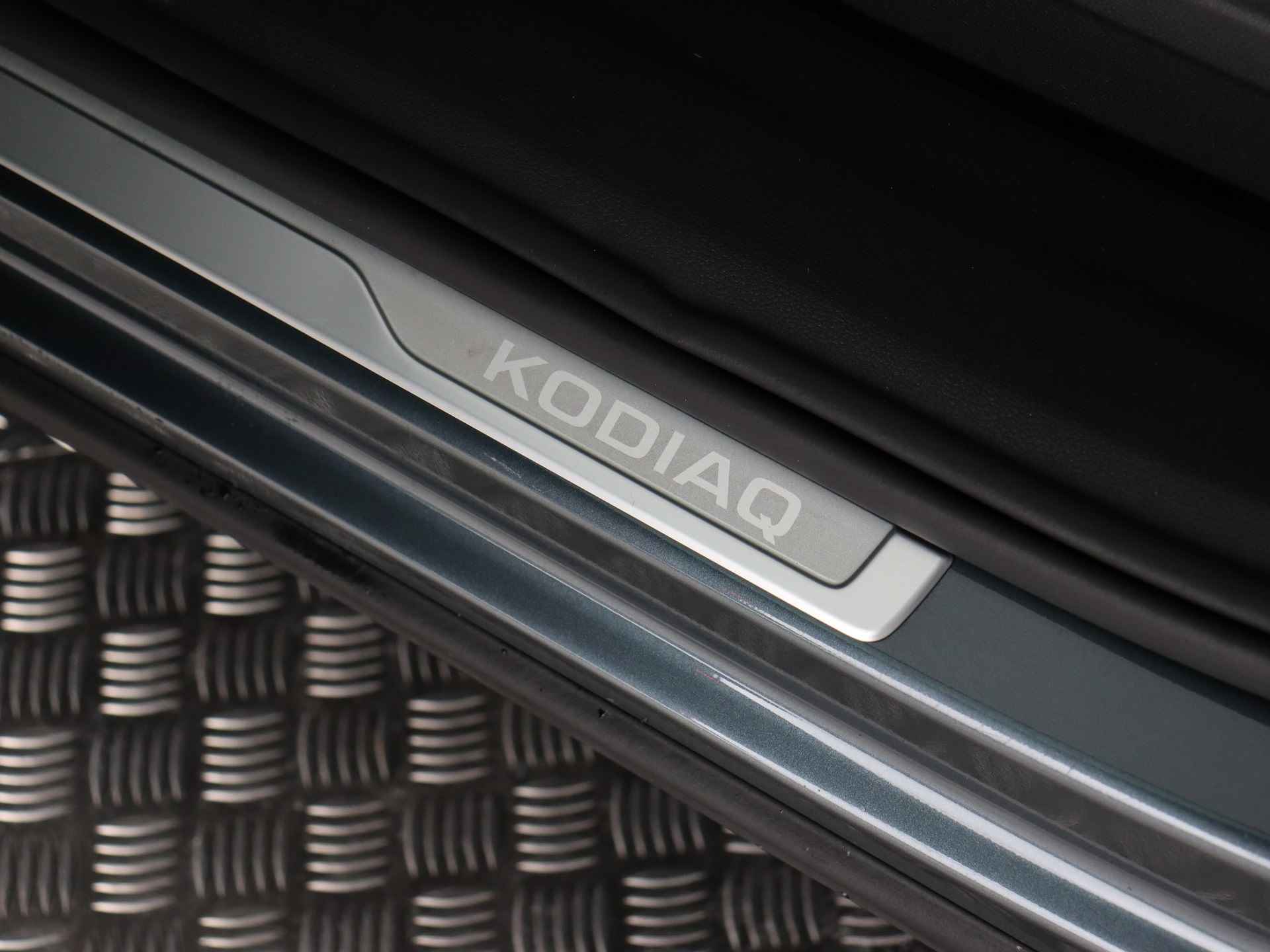 Škoda Kodiaq 2.0 TSI 191PK 4x4 Sportline Business (Leder / Adap Cruise / Climate / Full Led / DCC / 19" / Canton / Navi / Camera) - 41/77