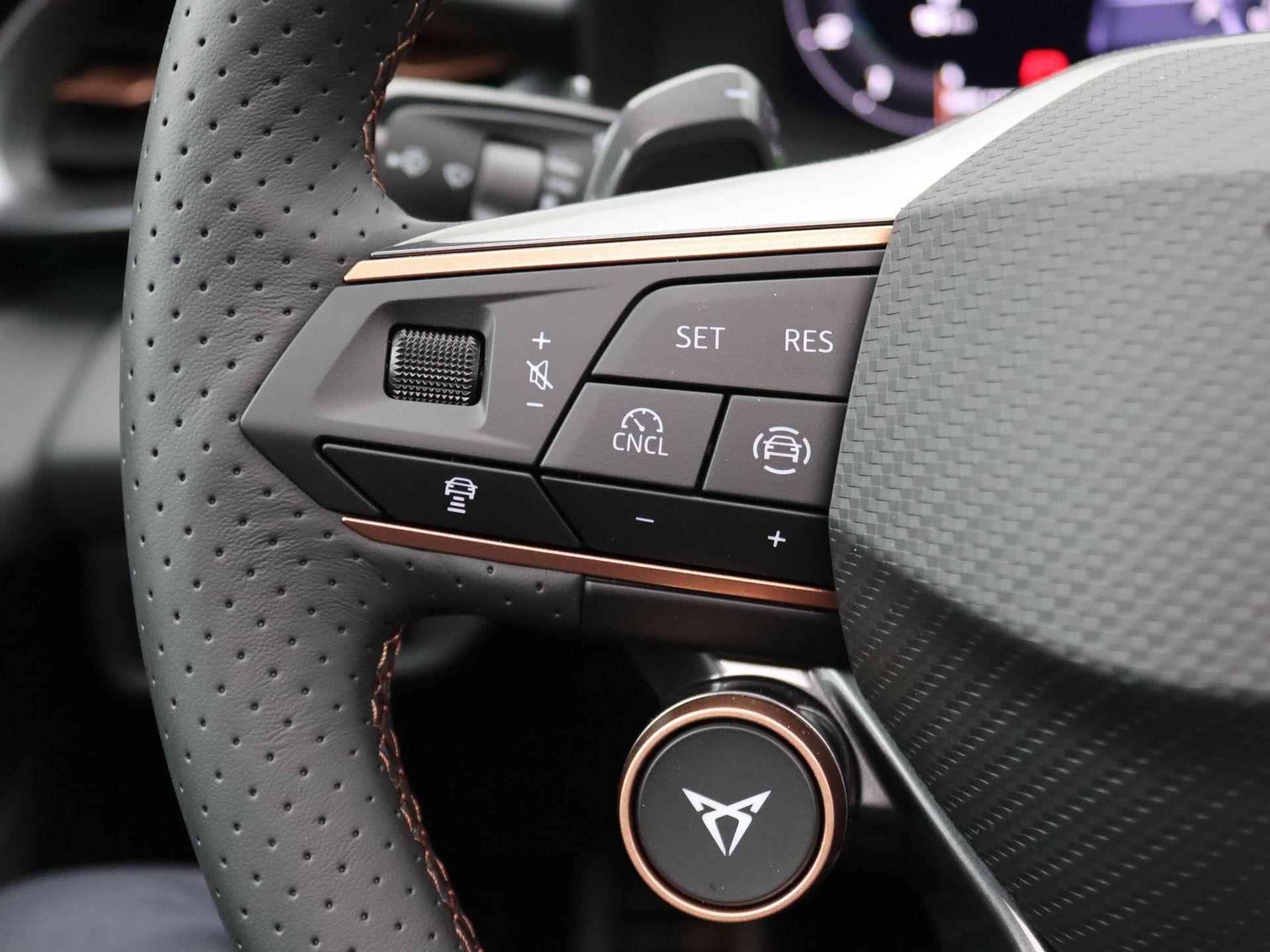 CUPRA Terramar 1.5 TSI e-Hybrid VZ Performance 272PK DSG Matrix-led, Sennheiser audio, 360gr. camera, Head-up display, panoramadak, keyless, side assist, Stoel-stuurverwarming, Virtual pedal, Trekhaak, 20" lichtmetaal - 19/66