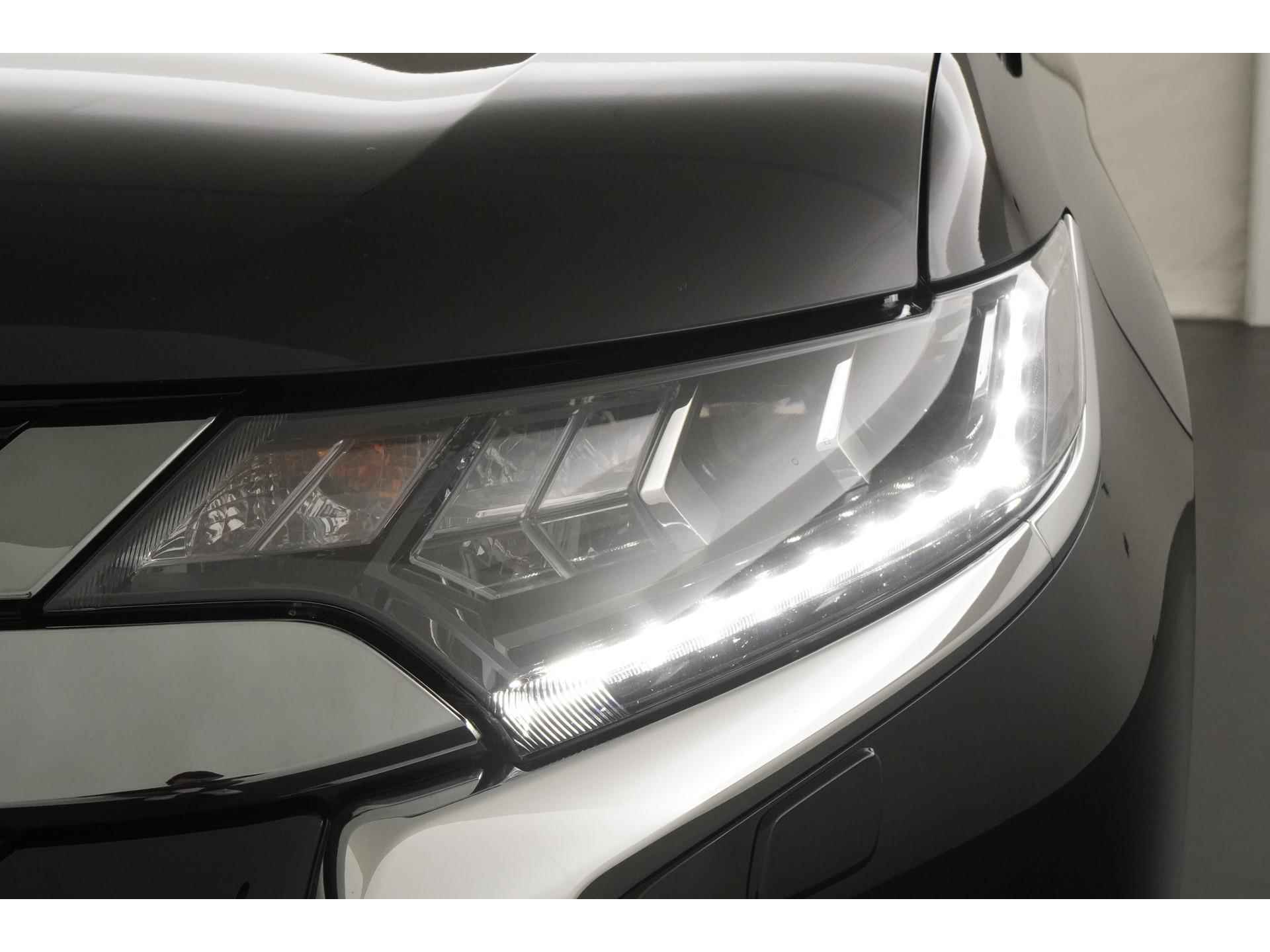 Mitsubishi Outlander 2.4 PHEV Instyle | Schuifdak | Leder | Adapt cruise | LED |  Zondag Open! - 23/47