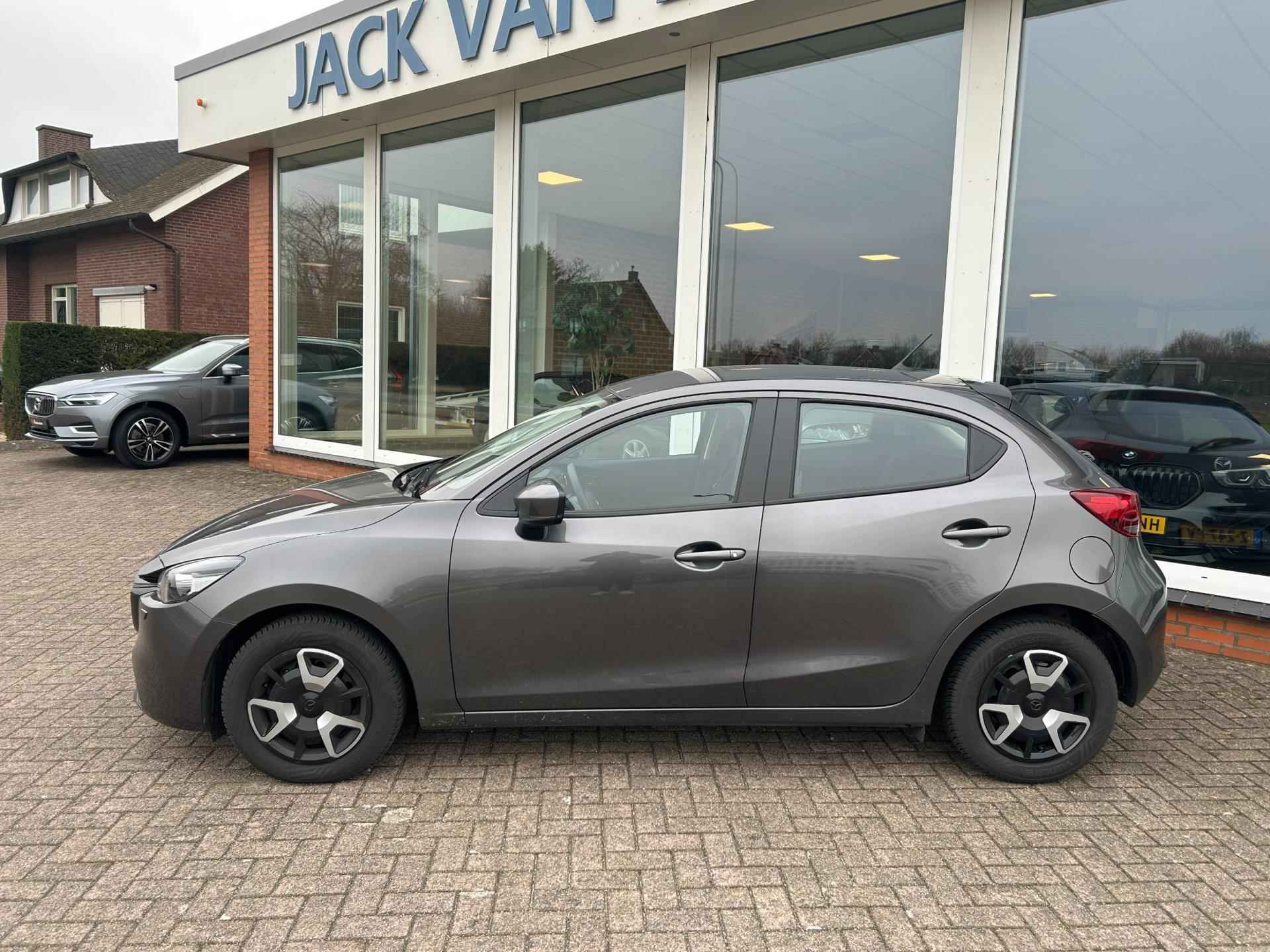 Mazda 2 1.5 e-SkyActiv-G 90 Centre-Line - Origineel NL - NAP - 2.601 KM - 1ste Eigenaar - 2/24