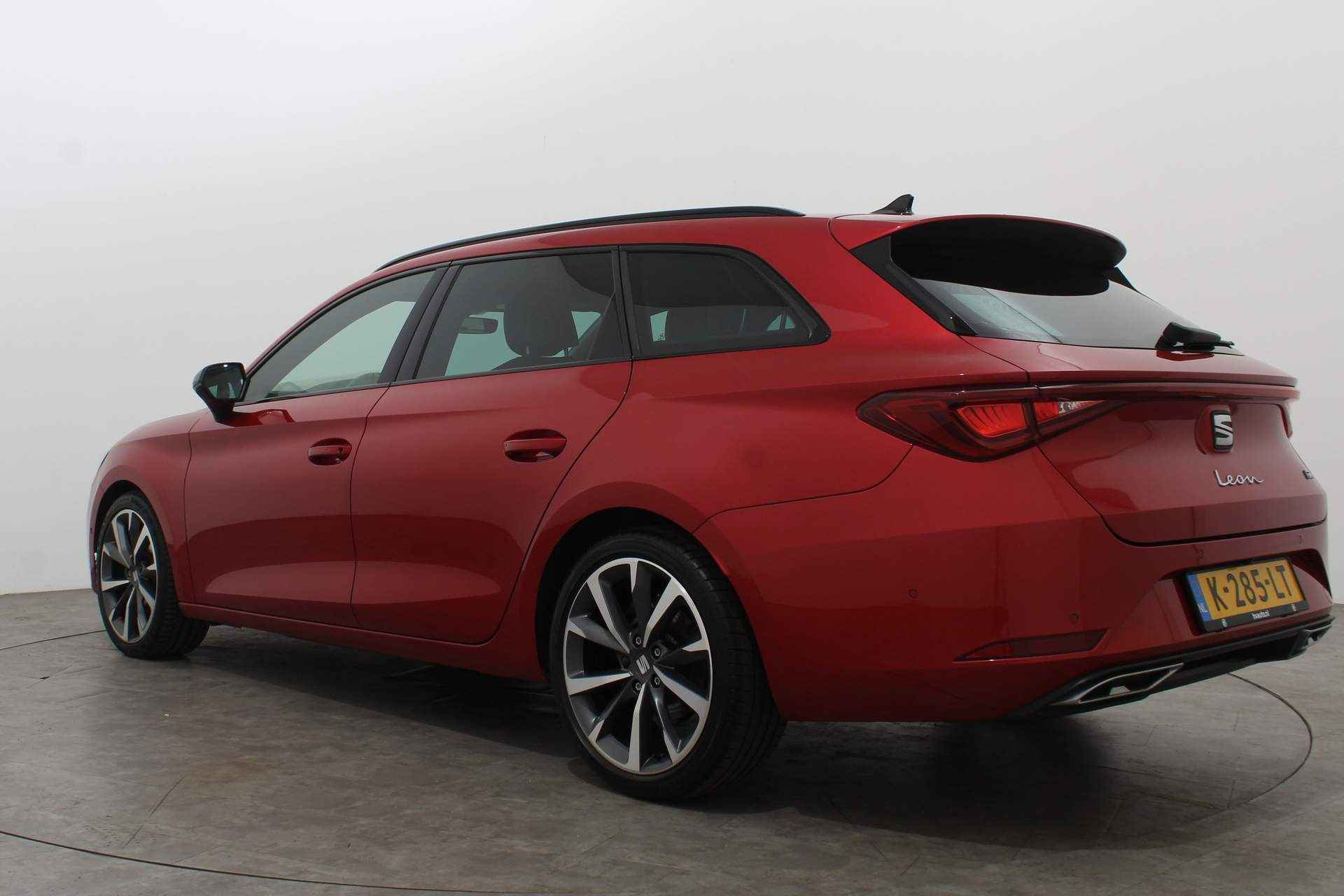 SEAT Leon Sportstourer 1.5 ETSI FR 150PK LAUNCH EDITION DSG7 | Technology Pack | 18 inch Performance velgen - 4/53