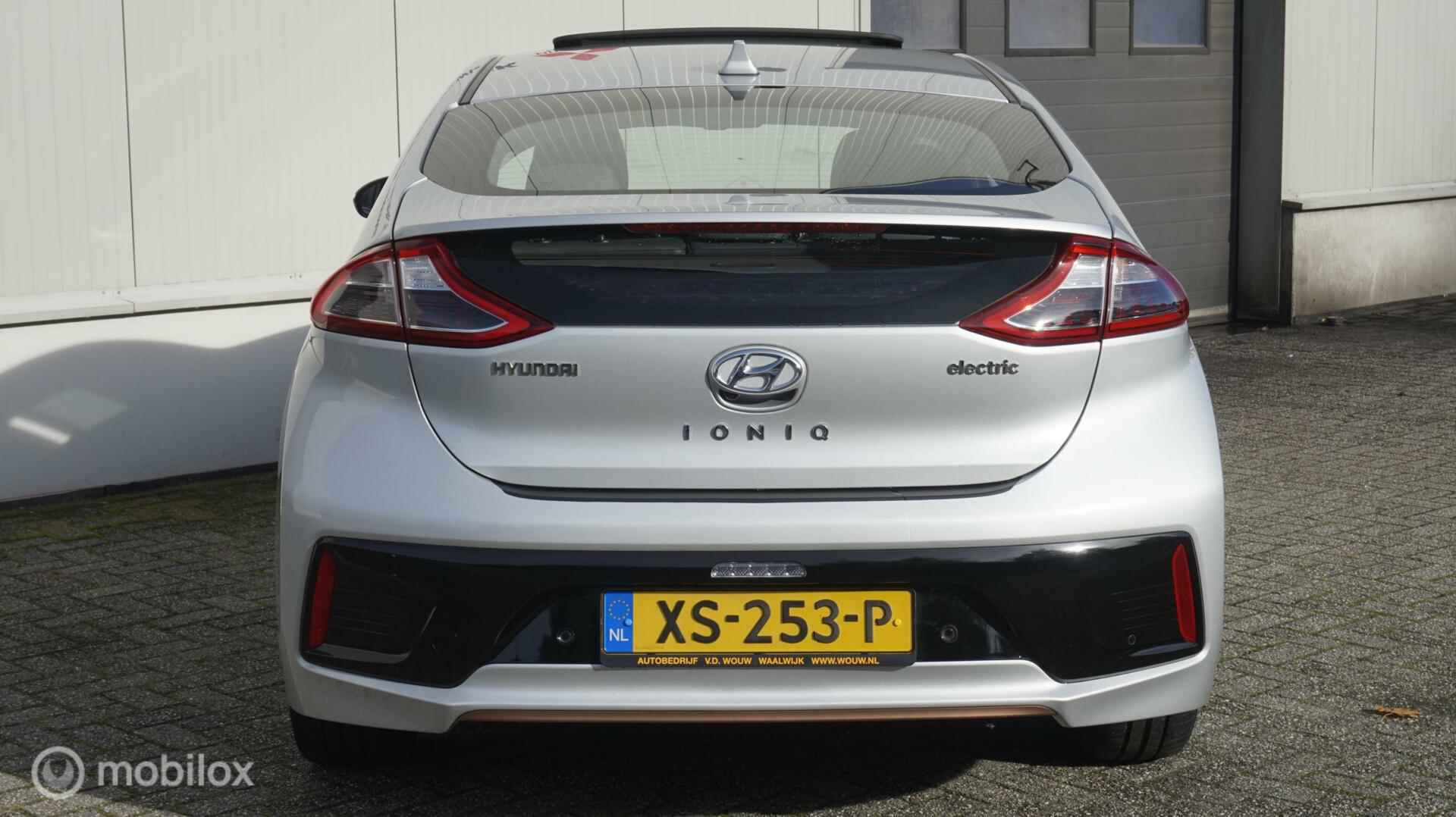 Hyundai IONIQ Premium EV Leder | Navi | Elektr. Stoelverstelling | € 17.895 na subsidie - 7/37