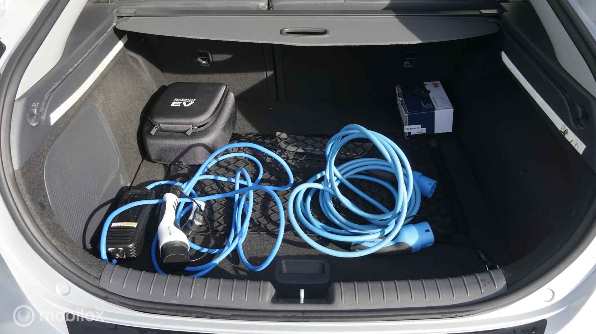 Hyundai IONIQ Premium EV Leder | Navi | Elektr. Stoelverstelling | € 17.895 na subsidie - 20/37