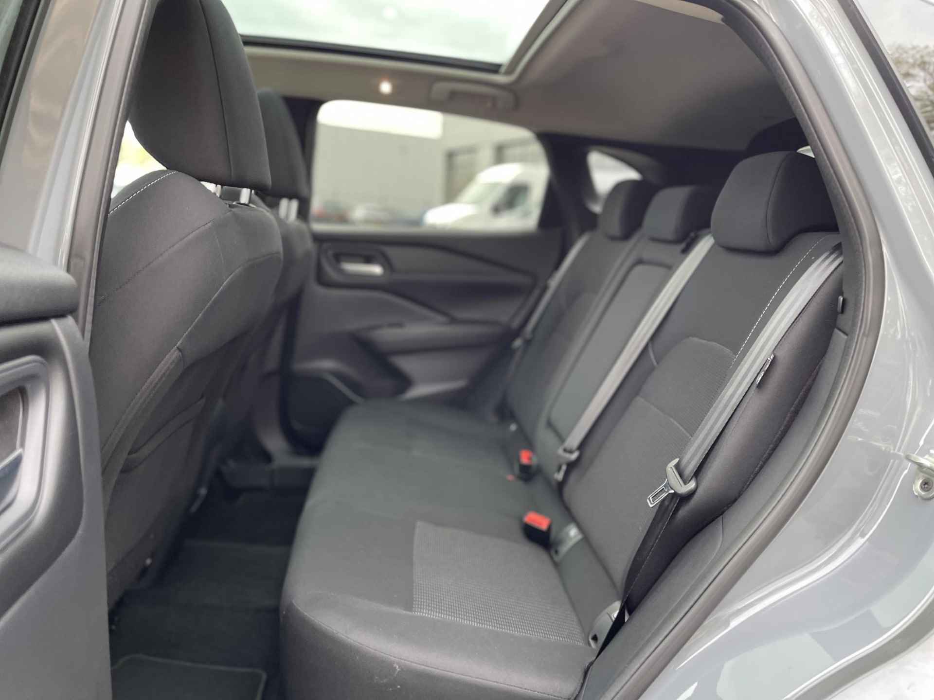 Nissan Qashqai 1.3 MHEV Xtronic Acenta Design Pack | Panoramadak | Camera | Apple Carplay/Android Auto | Dodehoek | Adapt. Cruise Control | Rijklaarprijs! - 12/26