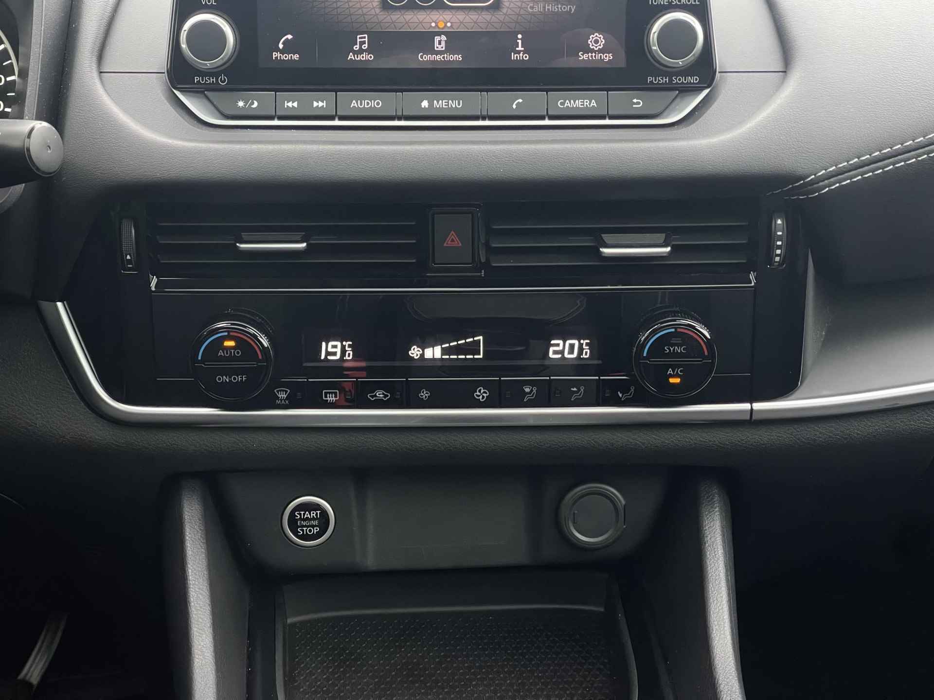Nissan Qashqai 1.3 MHEV Xtronic Acenta Design Pack | Panoramadak | Camera | Apple Carplay/Android Auto | Dodehoek | Adapt. Cruise Control | Rijklaarprijs! - 22/26