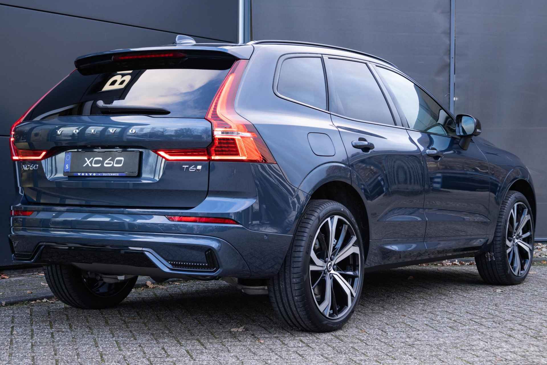 Volvo XC60 2.0 Recharge T6 AWD Ultra Dark Luchtvering | Bowers & Wilkins Audio | 21 Inch LMV | 360 Camera - 4/46