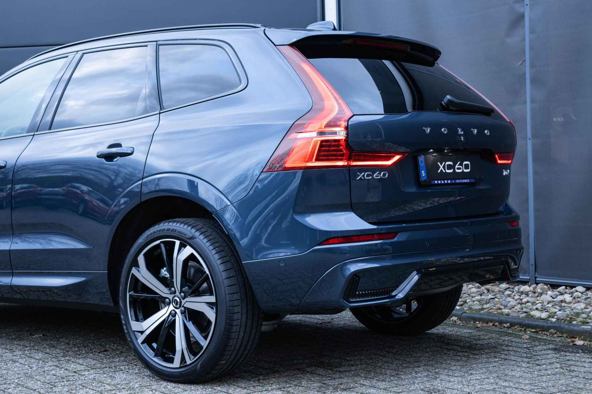 Volvo XC60 2.0 Recharge T6 AWD Ultra Dark Luchtvering | Bowers & Wilkins Audio | 21 Inch LMV | 360 Camera - 10/46