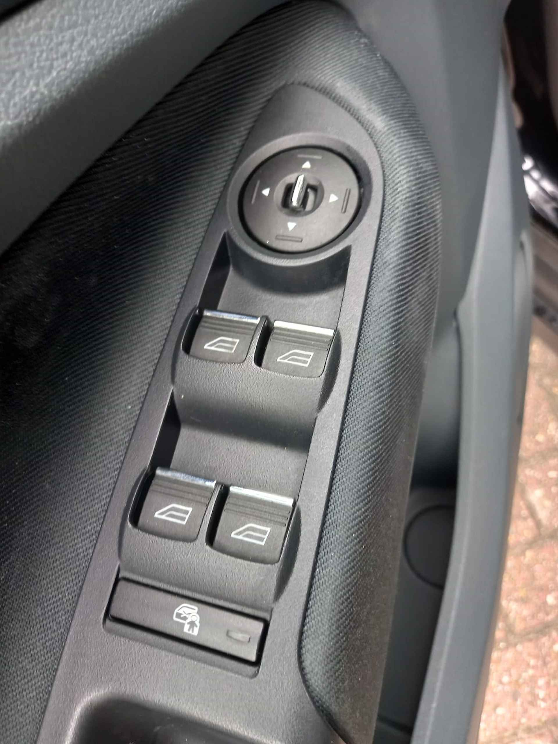 Ford Grand C-Max 1.0 7 Pers. Airco, Multimedia voorbereiding, Bluetooth telefoonvoorbereiding, Stoelverwarming, Voorruit verwarmd, Parkeersensore , Elektrische ramen voor en achter, Licht metalen velgen, Centrale vergrendeling met afstandsbediening, Nette auto inclusief BOVAG garantie - 22/29