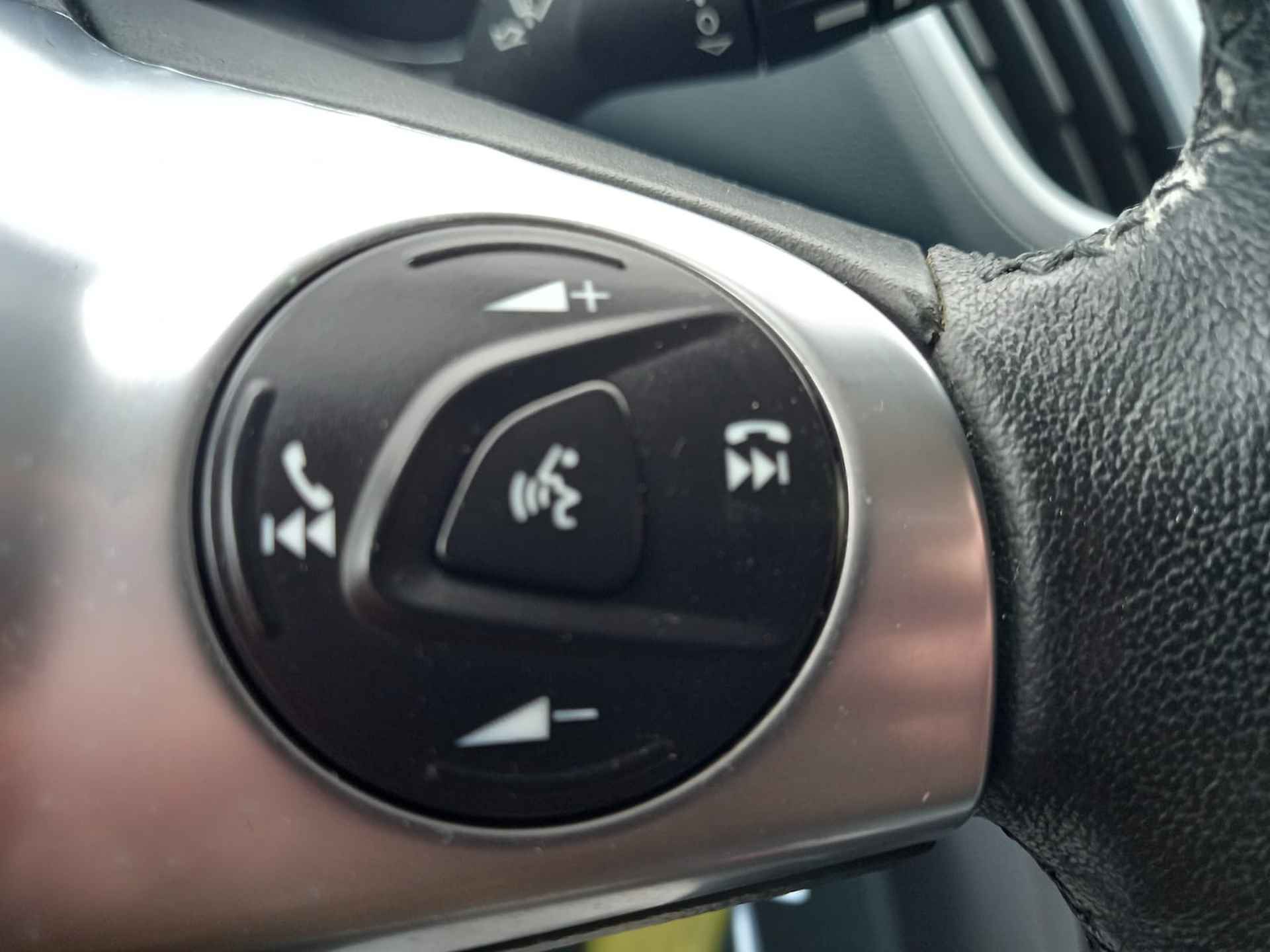 Ford Grand C-Max 1.0 7 Pers. Airco, Multimedia voorbereiding, Bluetooth telefoonvoorbereiding, Stoelverwarming, Voorruit verwarmd, Parkeersensore , Elektrische ramen voor en achter, Licht metalen velgen, Centrale vergrendeling met afstandsbediening, Nette auto inclusief BOVAG garantie - 24/29