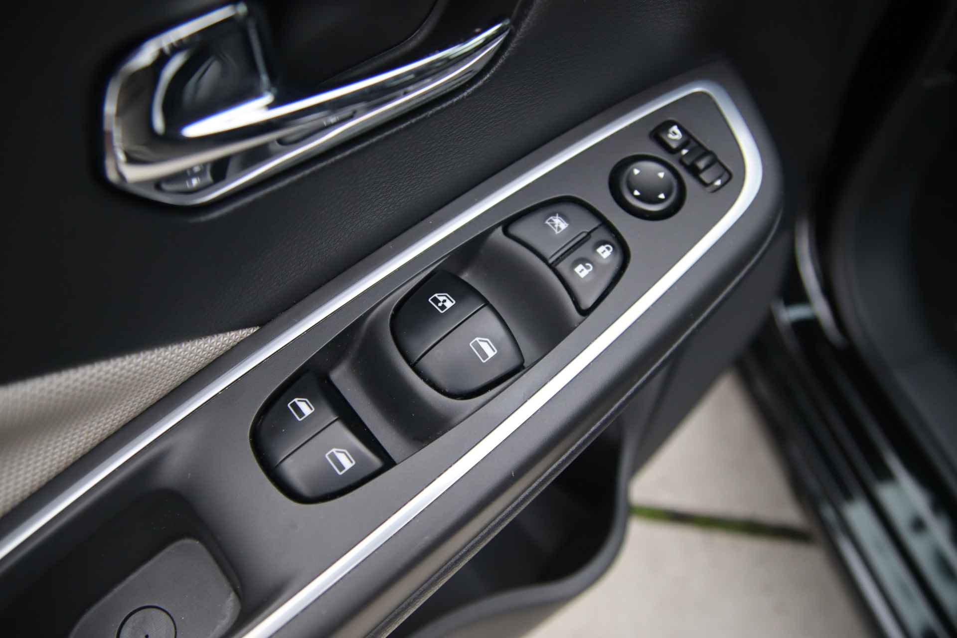 Nissan Micra 1.0 IG-T N-Connecta Carplay multimedia, PDC, 1e eig, BOVAG  LENTE UITVERKOOP! - 28/38
