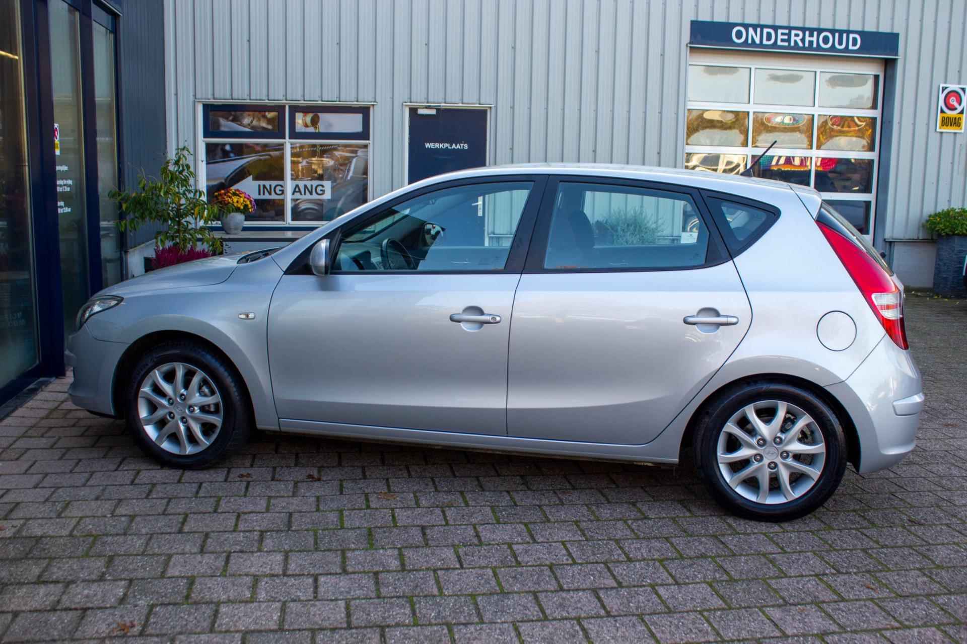 Hyundai I30 1.6i Dynamic Business | Prijs rijklaar incl. 12 mnd garantie | Lmv Pdc Clima Afn trekhbaak USB - 13/47