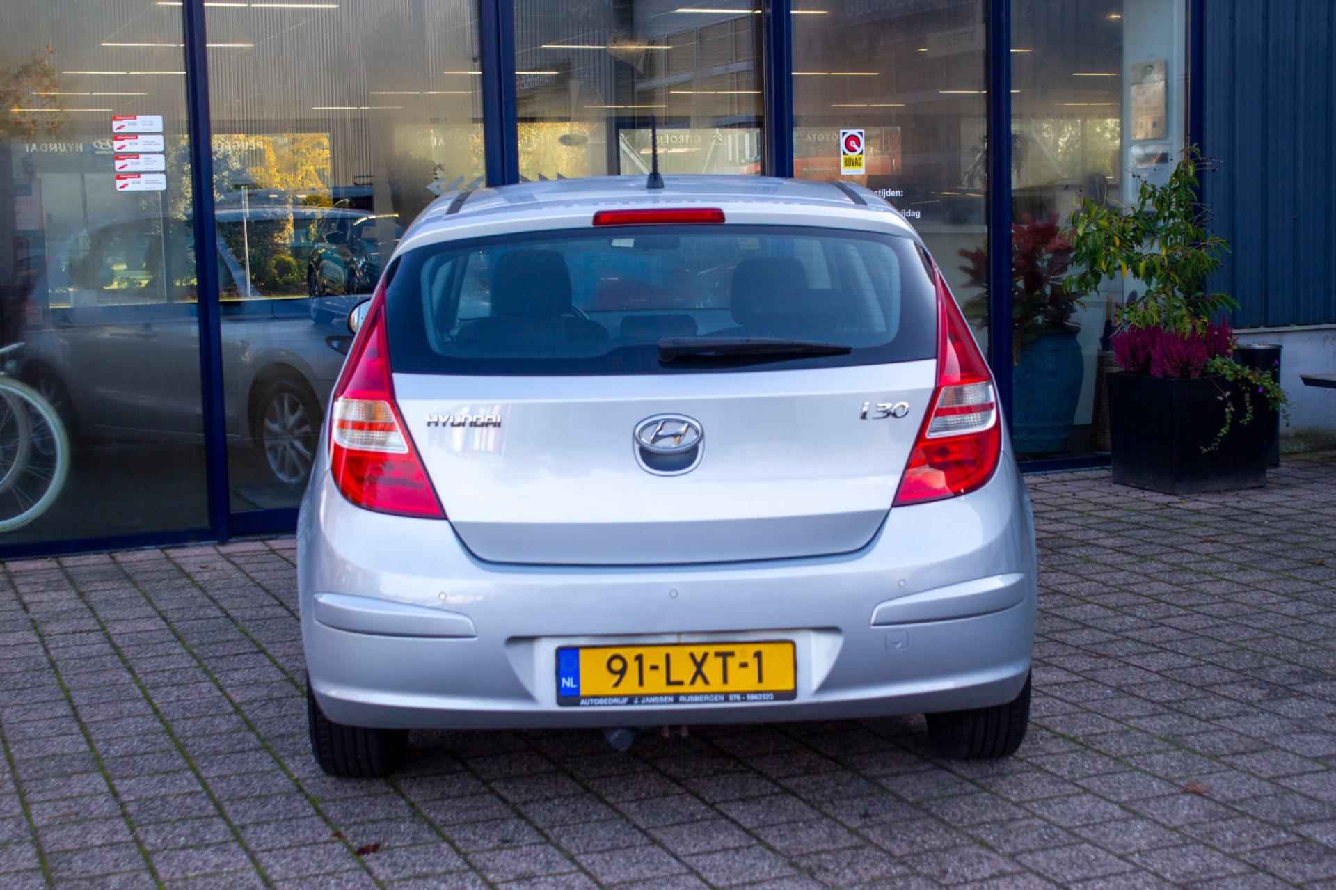 Hyundai I30 1.6i Dynamic Business | Prijs rijklaar incl. 12 mnd garantie | Lmv Pdc Clima Afn trekhbaak USB - 16/47