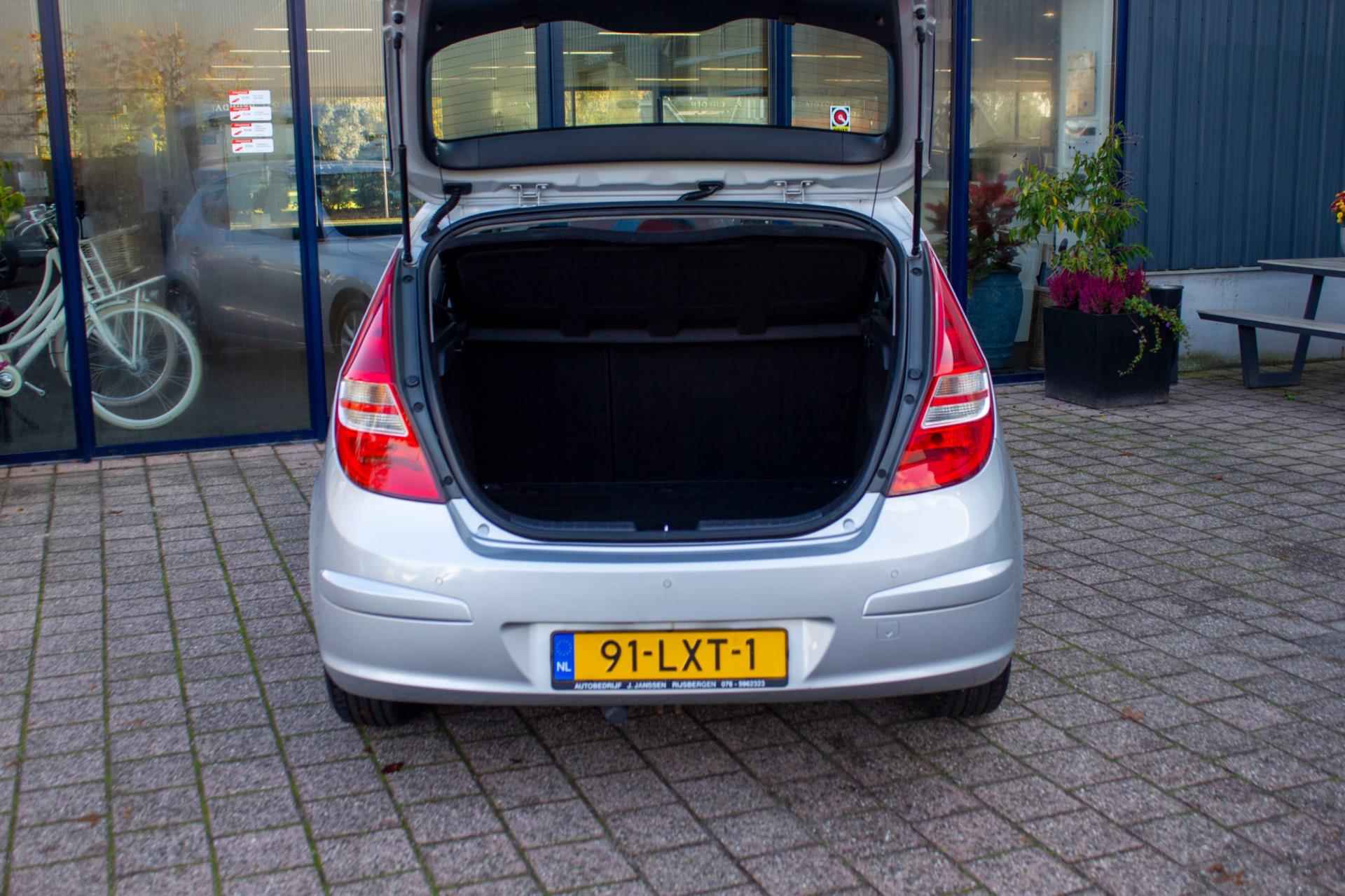 Hyundai I30 1.6i Dynamic Business | Prijs rijklaar incl. 12 mnd garantie | Lmv Pdc Clima Afn trekhbaak USB - 24/47