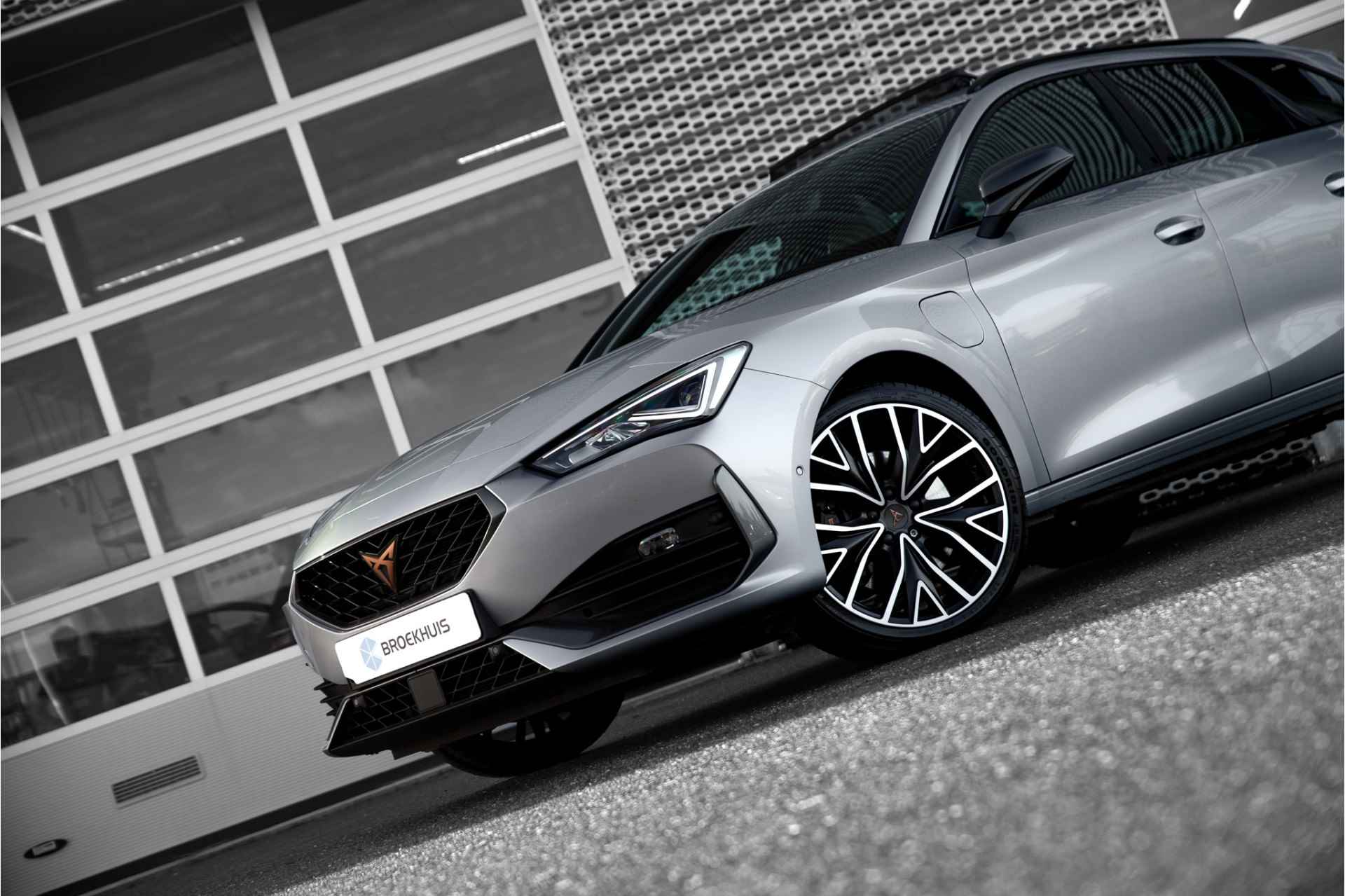 CUPRA Leon Adrenaline 1.4 TSI e-Hybrid 180kW / 245pk | Panoramadak | Navigatie | Carplay - 19/28