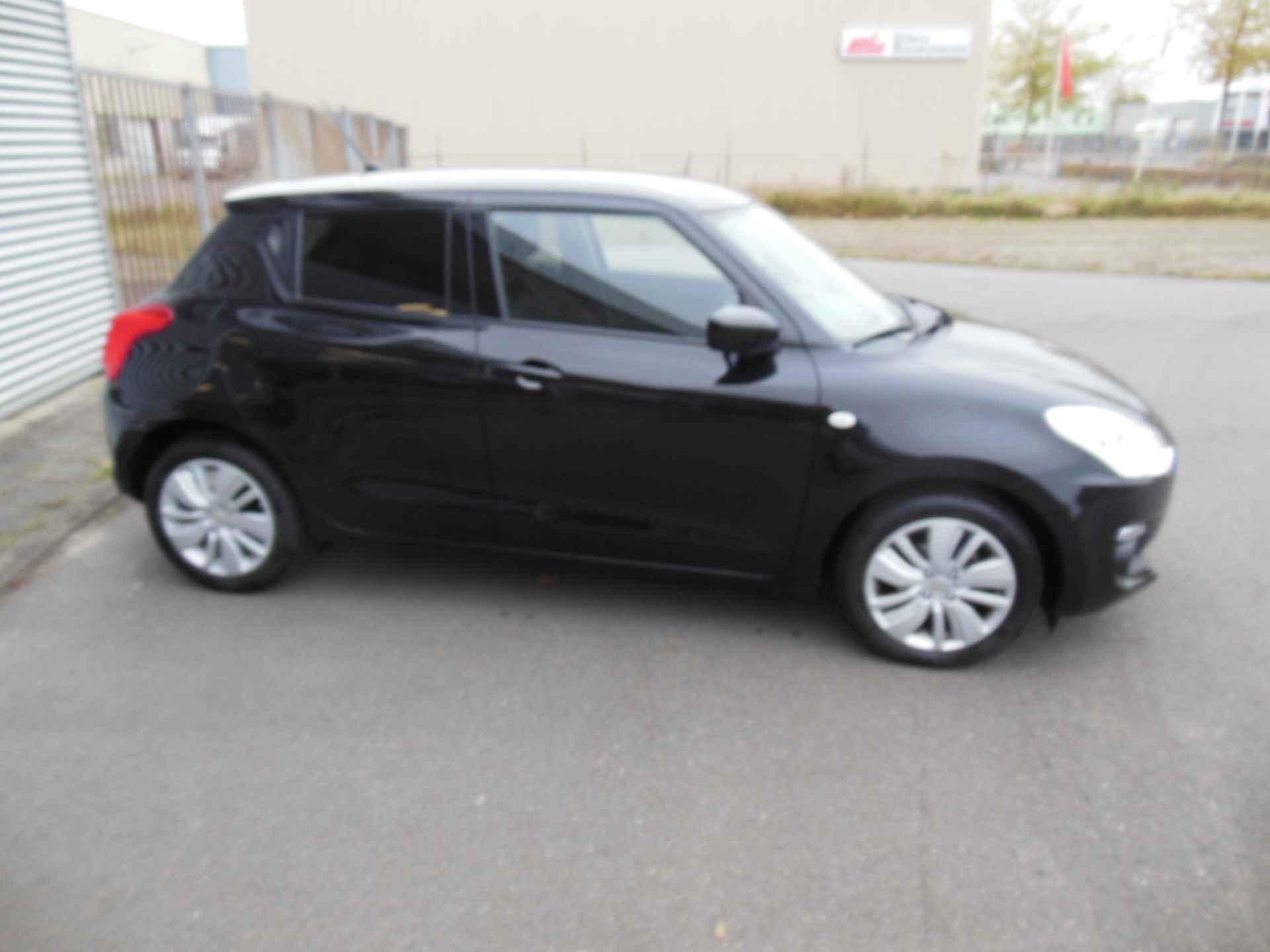 Suzuki Swift 1.2 Select Smart Hybrid - 4/23