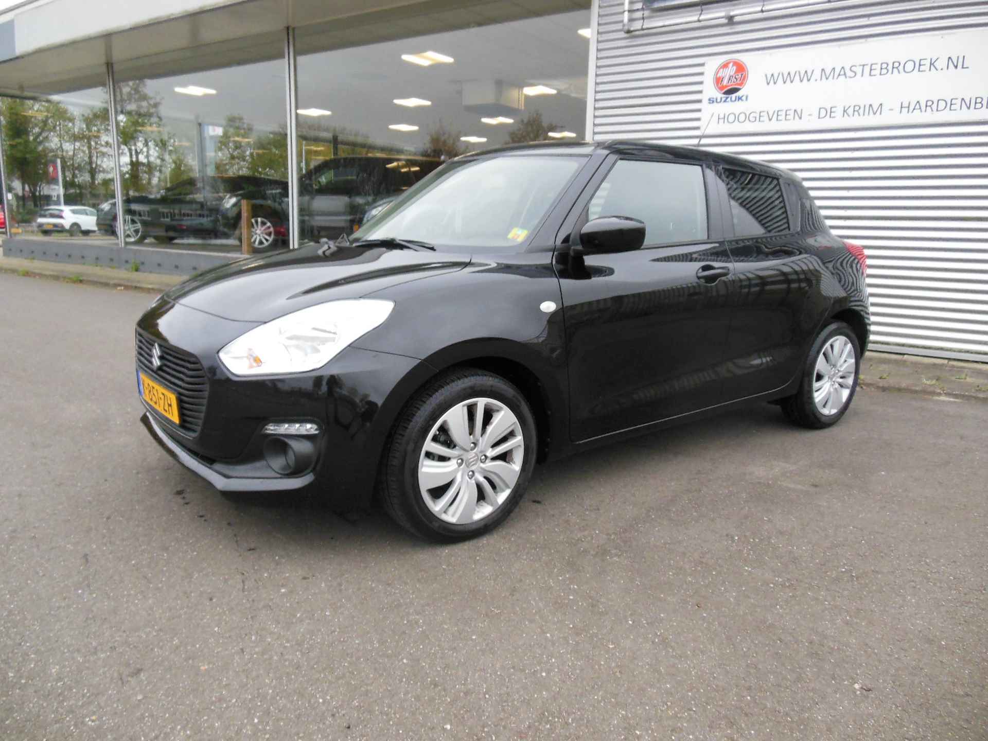 Suzuki Swift 1.2 Select Smart Hybrid - 8/23