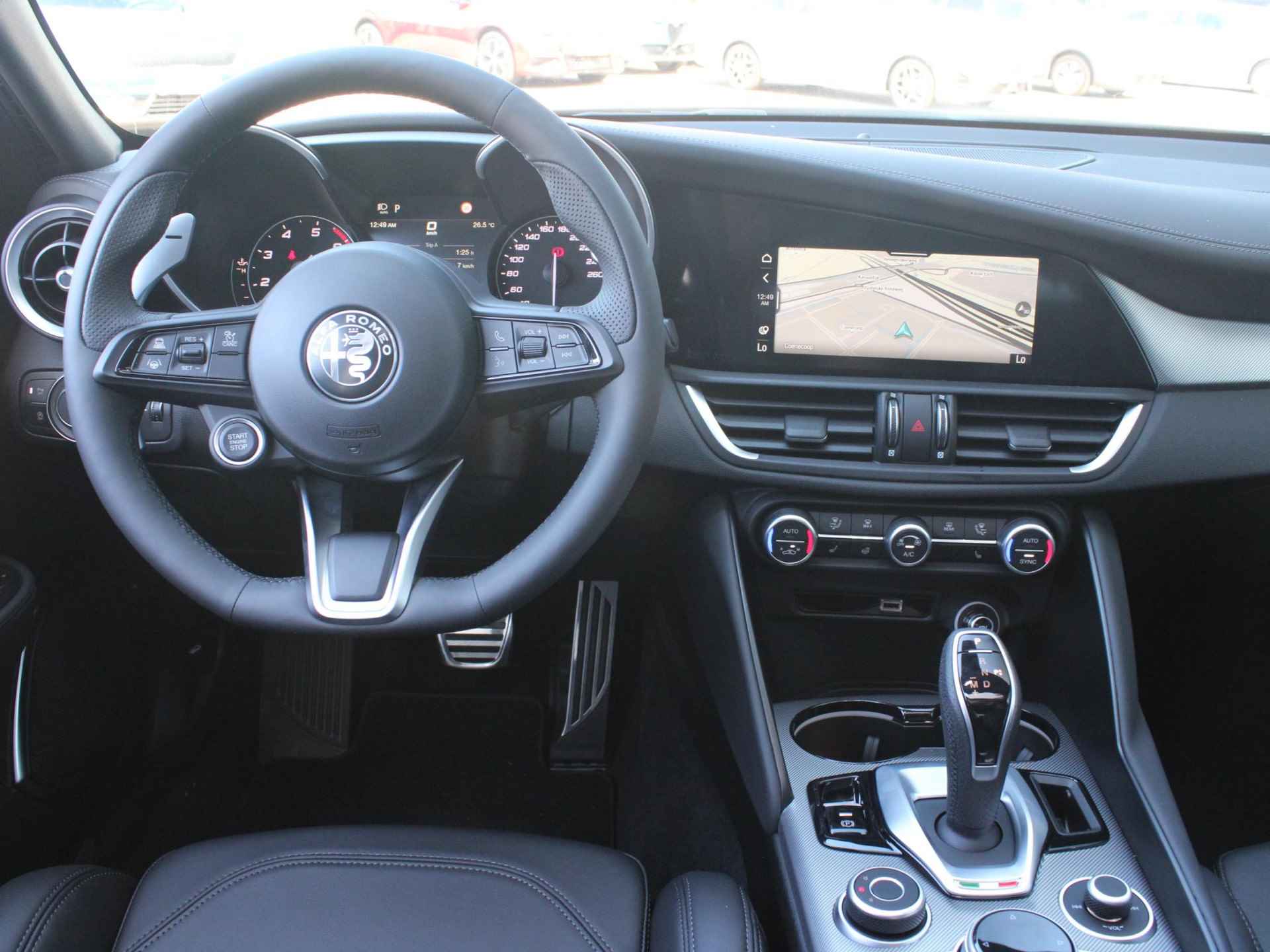 Alfa Romeo Giulia 2.0 Turbo Aut. 320pk AWD Veloce | Schuif-/Kanteldak | Xenon | Navi | Leder | Apple Carplay | 19" | Adas 2 | Stoel-/stuurverwarming | Camera | Harman Kardon - 6/35
