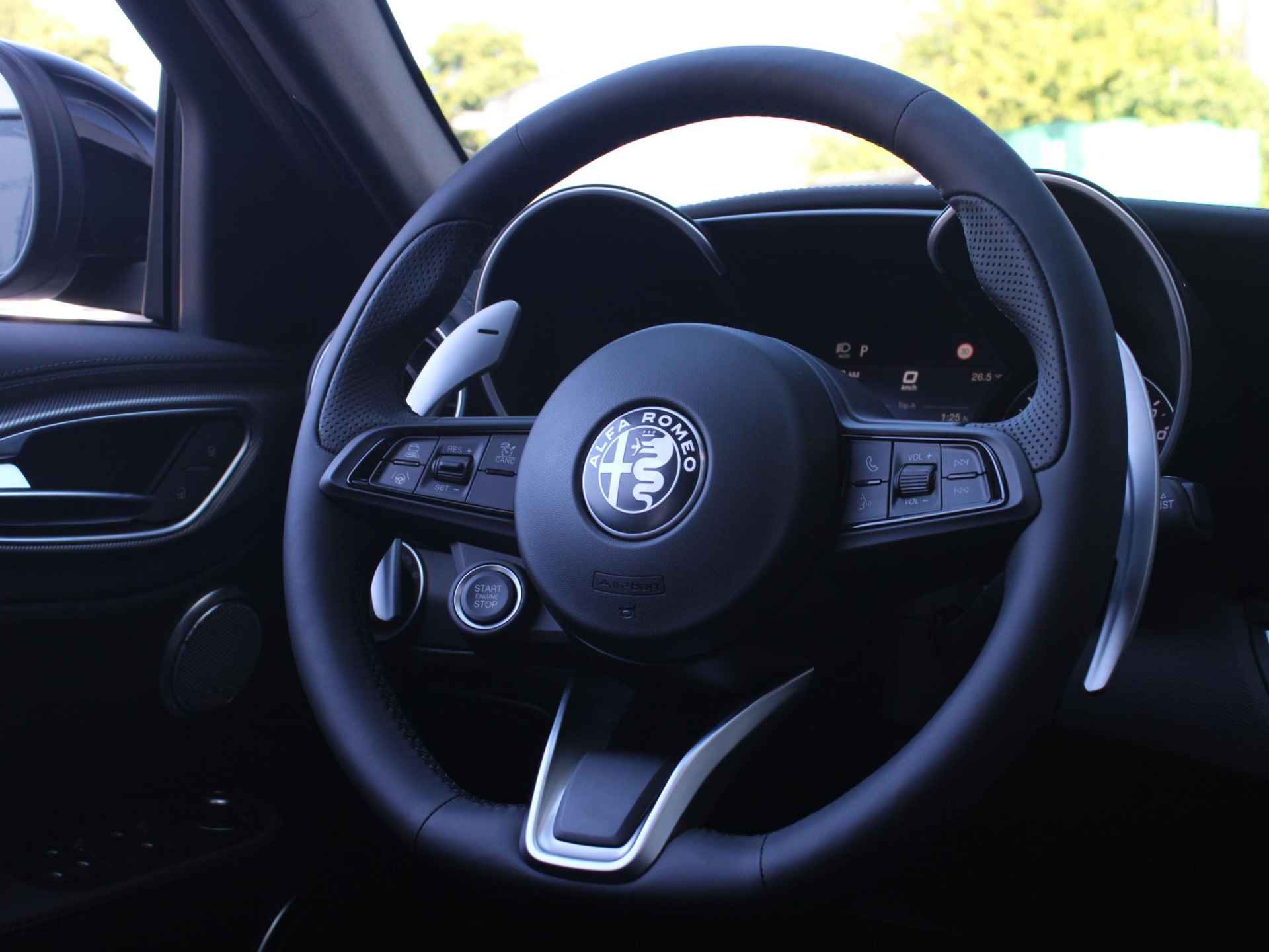 Alfa Romeo Giulia 2.0 Turbo Aut. 320pk AWD Veloce | Schuif-/Kanteldak | Xenon | Navi | Leder | Apple Carplay | 19" | Adas 2 | Stoel-/stuurverwarming | Camera | Harman Kardon - 30/35
