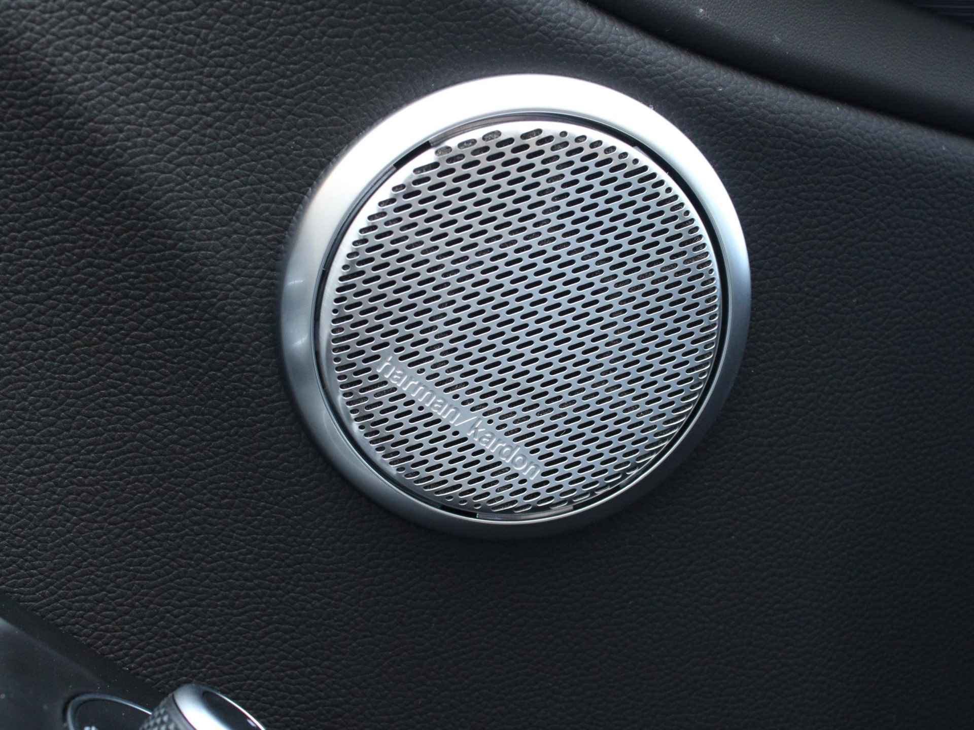 Alfa Romeo Giulia 2.0 Turbo Aut. 320pk AWD Veloce | Schuif-/Kanteldak | Xenon | Navi | Leder | Apple Carplay | 19" | Adas 2 | Stoel-/stuurverwarming | Camera | Harman Kardon - 34/35