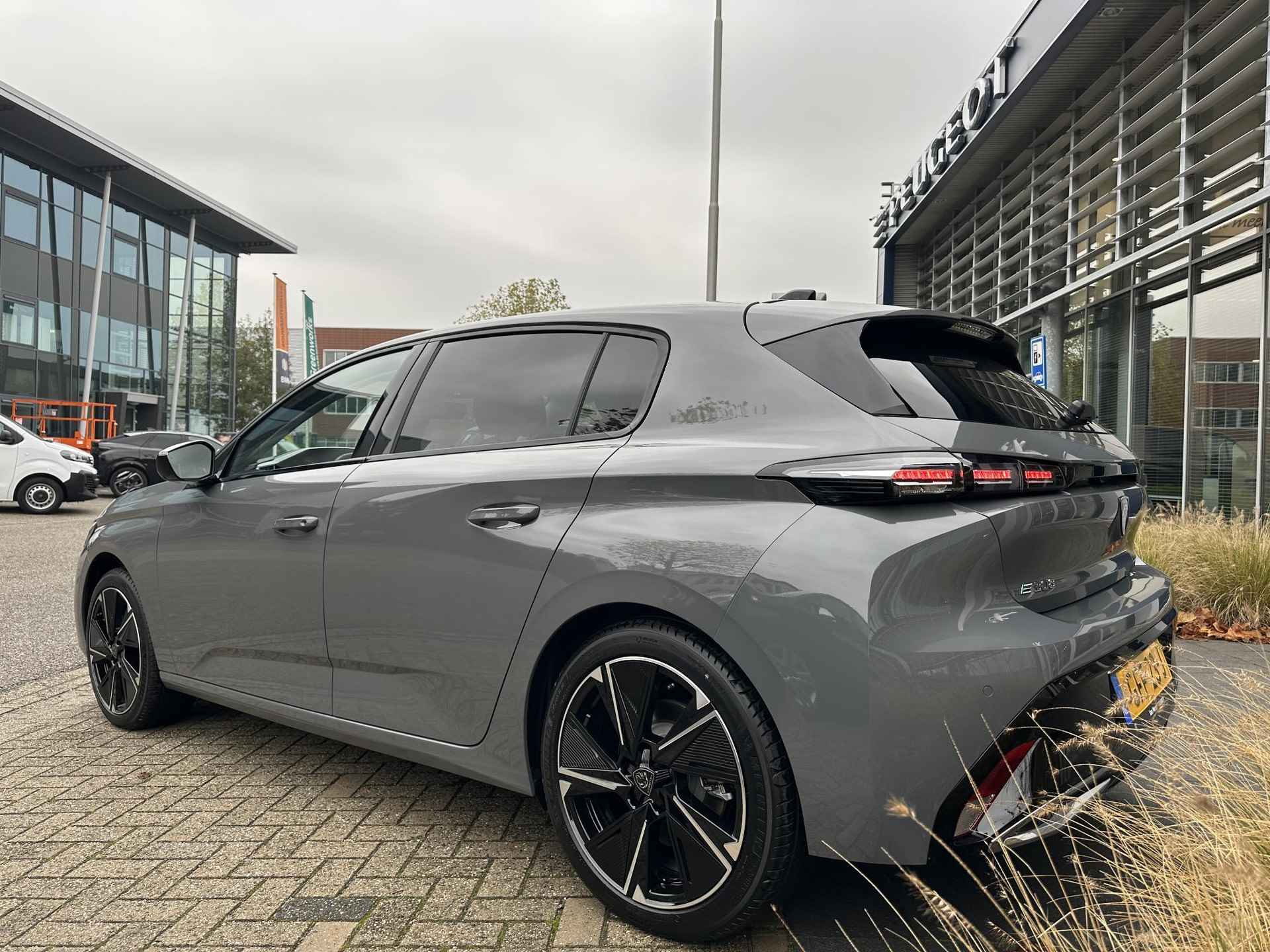 Peugeot e-308 Allure EV 54 kWh l Voorraad l 360 Vision & Drive Assist Pack l Trekhaak Afneembaar - 6/25